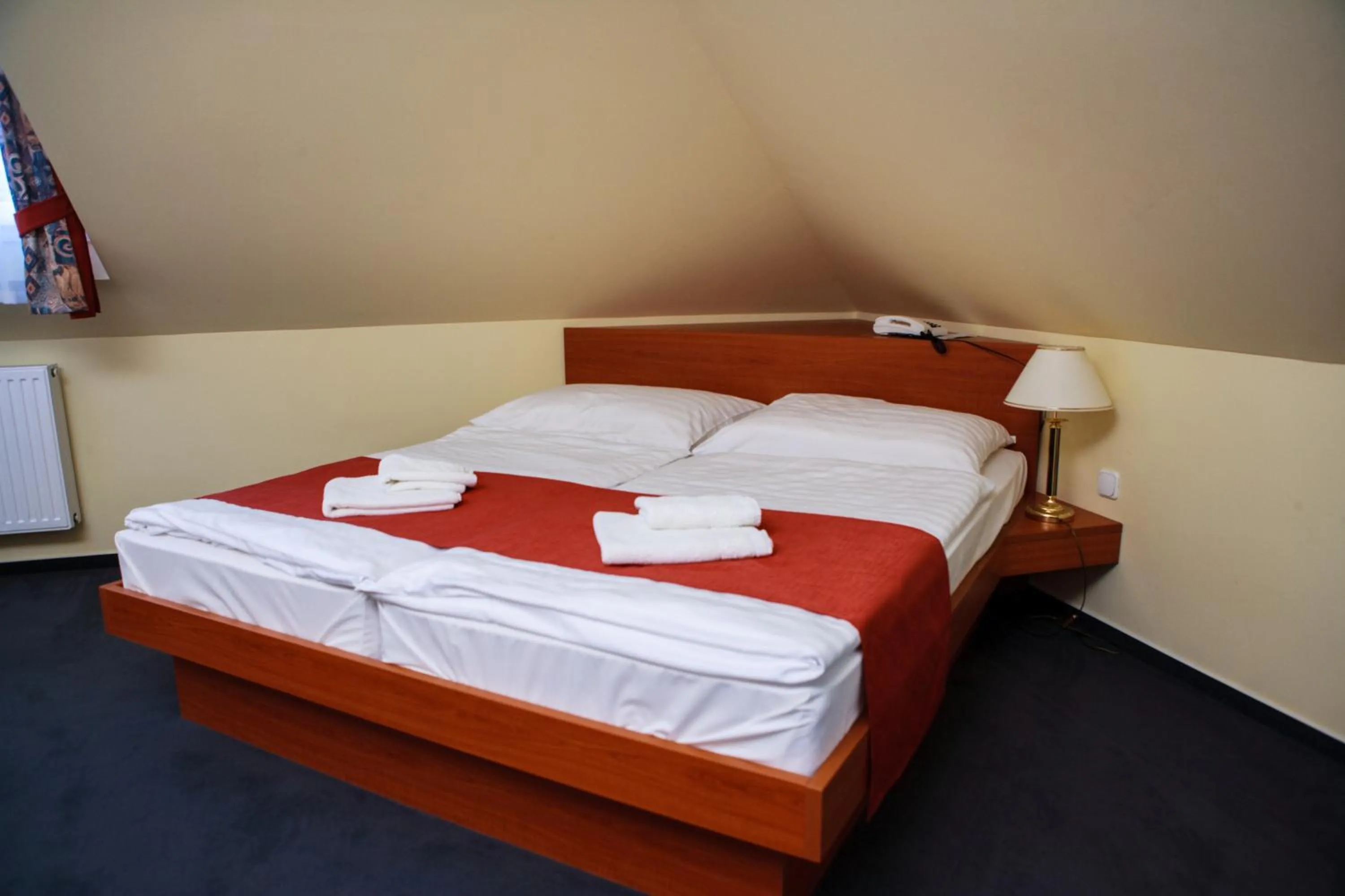 Bed in Lipa Hotel és Étterem