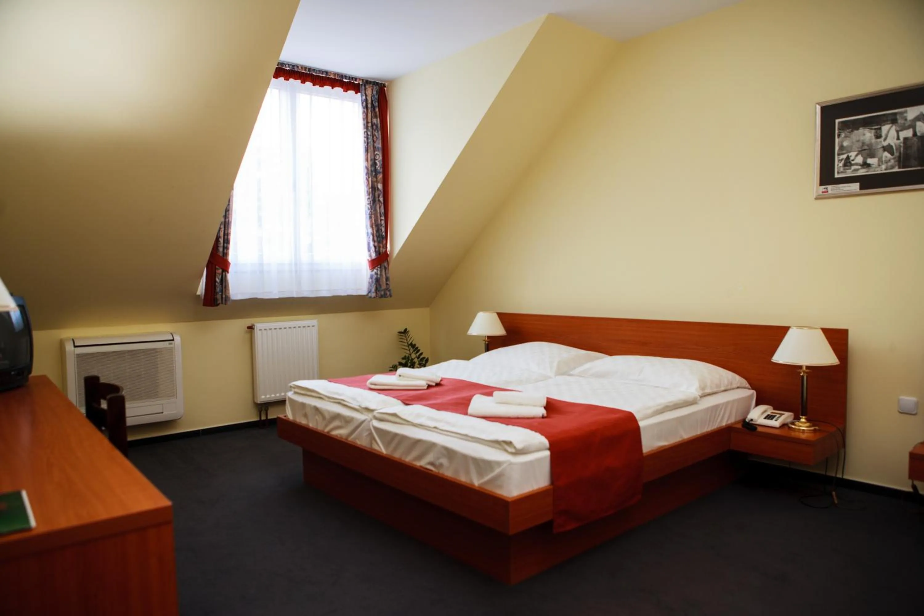 Bed in Lipa Hotel és Étterem
