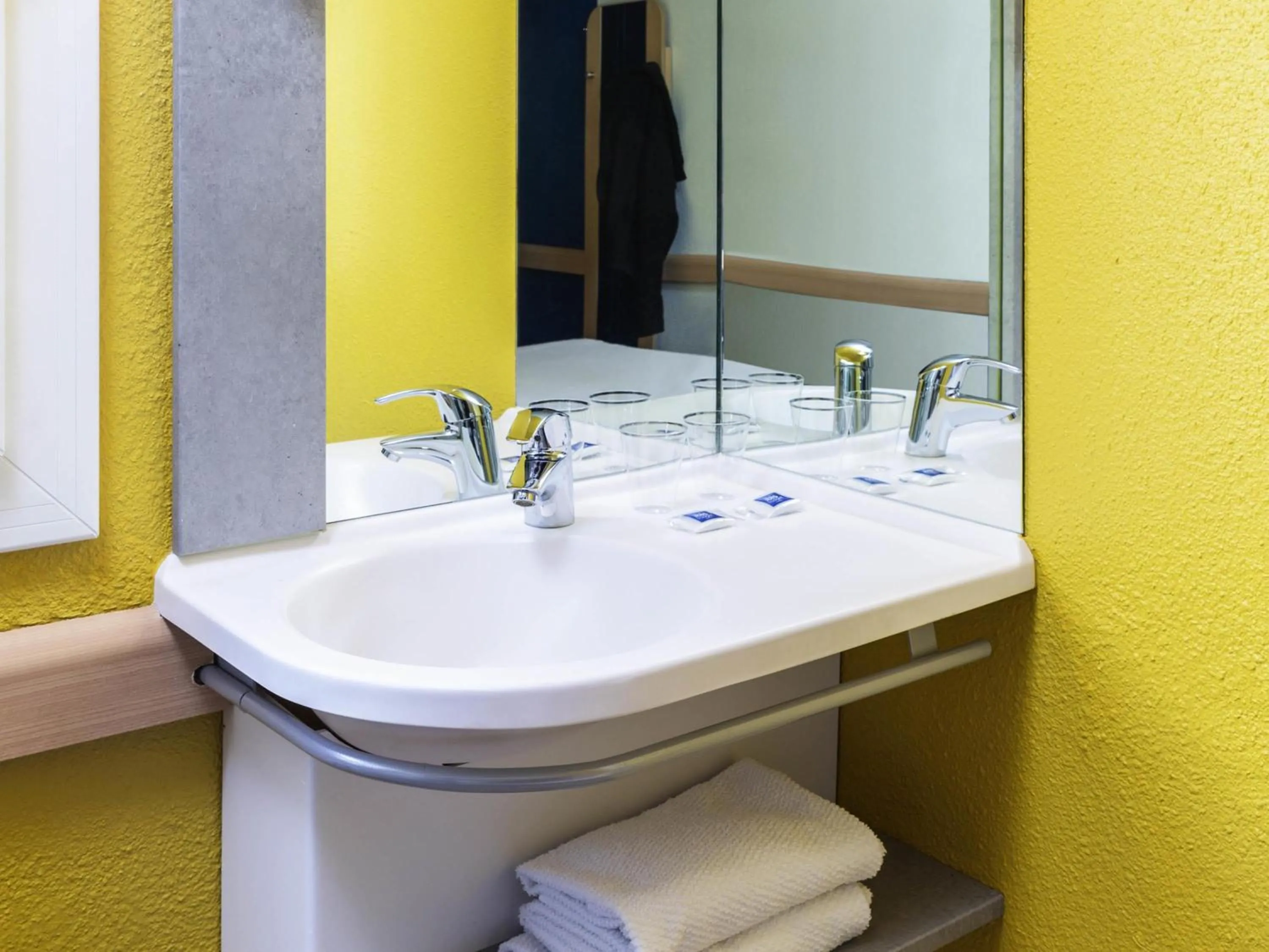 Bedroom in ibis budget Paris Porte de Vincennes