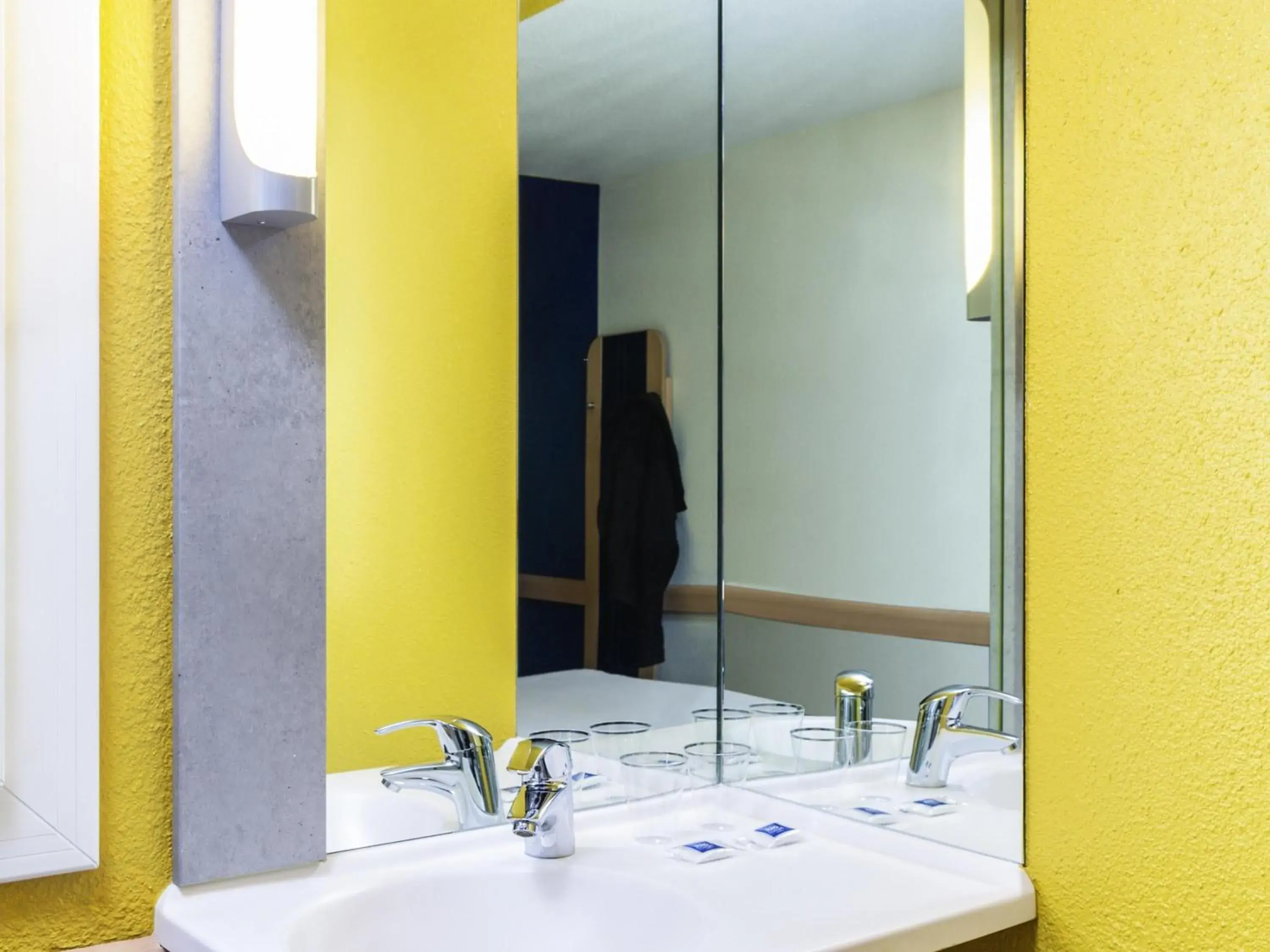 Triple Room with One Double Bed and One Bunk Bed in ibis budget Paris Porte de Vincennes Triple Room with One Double Bed and One Bunk Bed in ibis budget Paris Porte de Vincennes