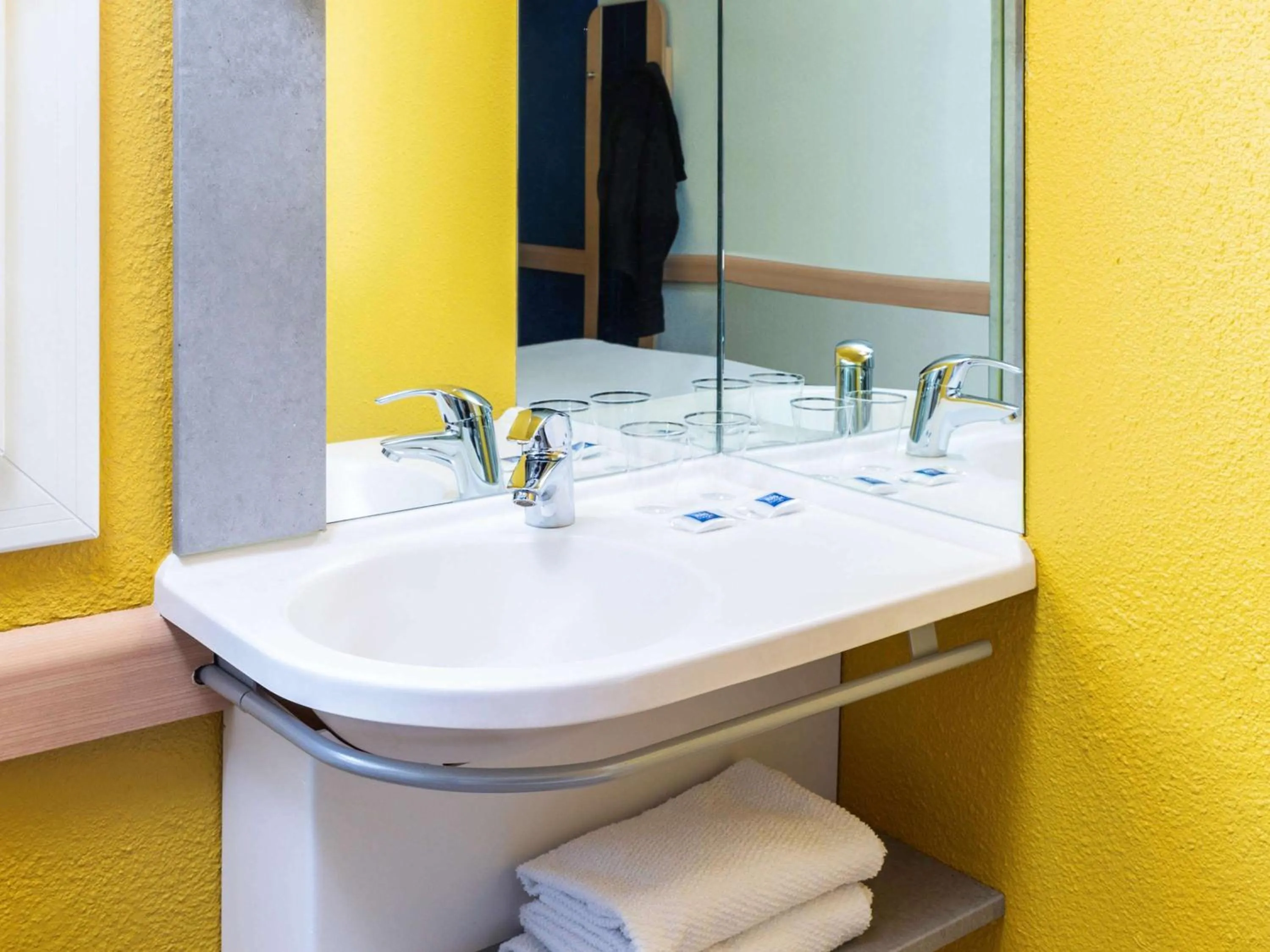 Photo of the whole room in ibis budget Paris Porte de Vincennes