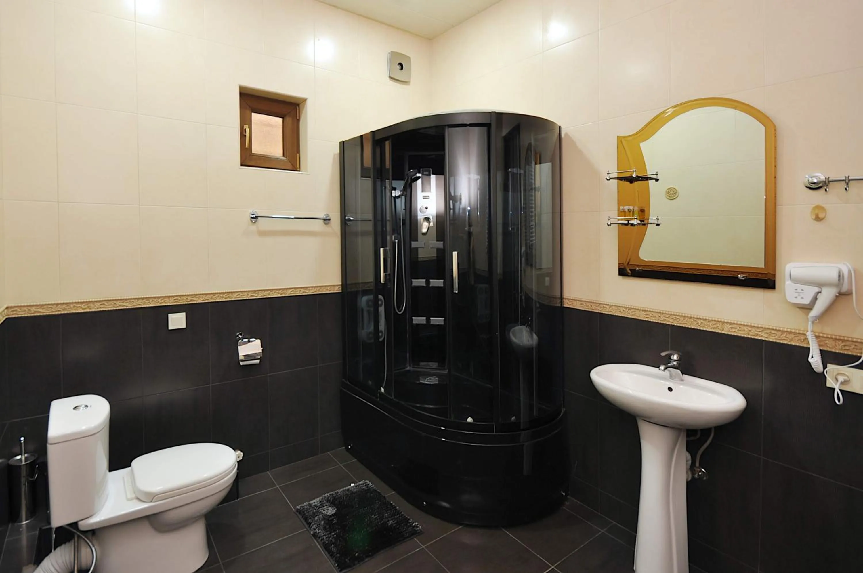 Bathroom in Hotel Majestic