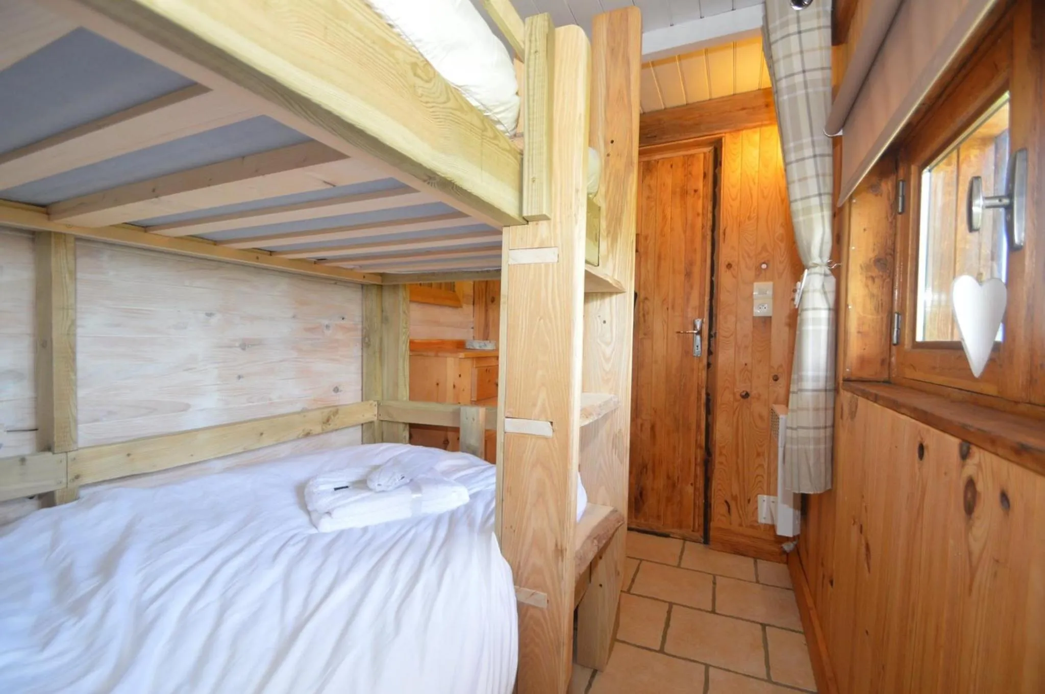 bunk bed in Le Petit Chalet-Leard