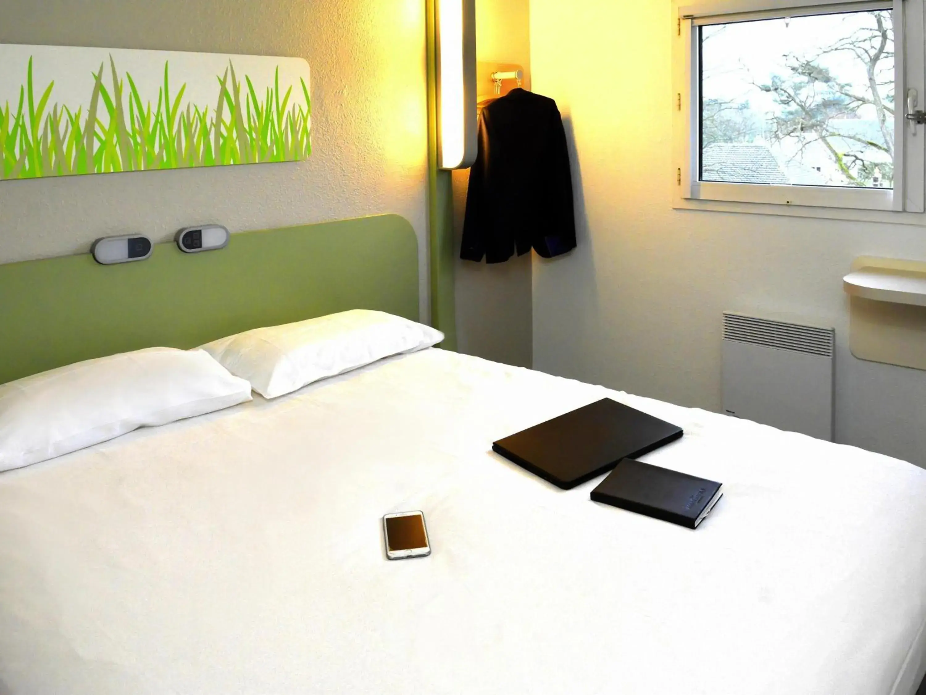 Bedroom, Bed in ibis budget Rouen Parc des Expos Zenith Bedroom, Bed in ibis budget Rouen Parc des Expos Zenith