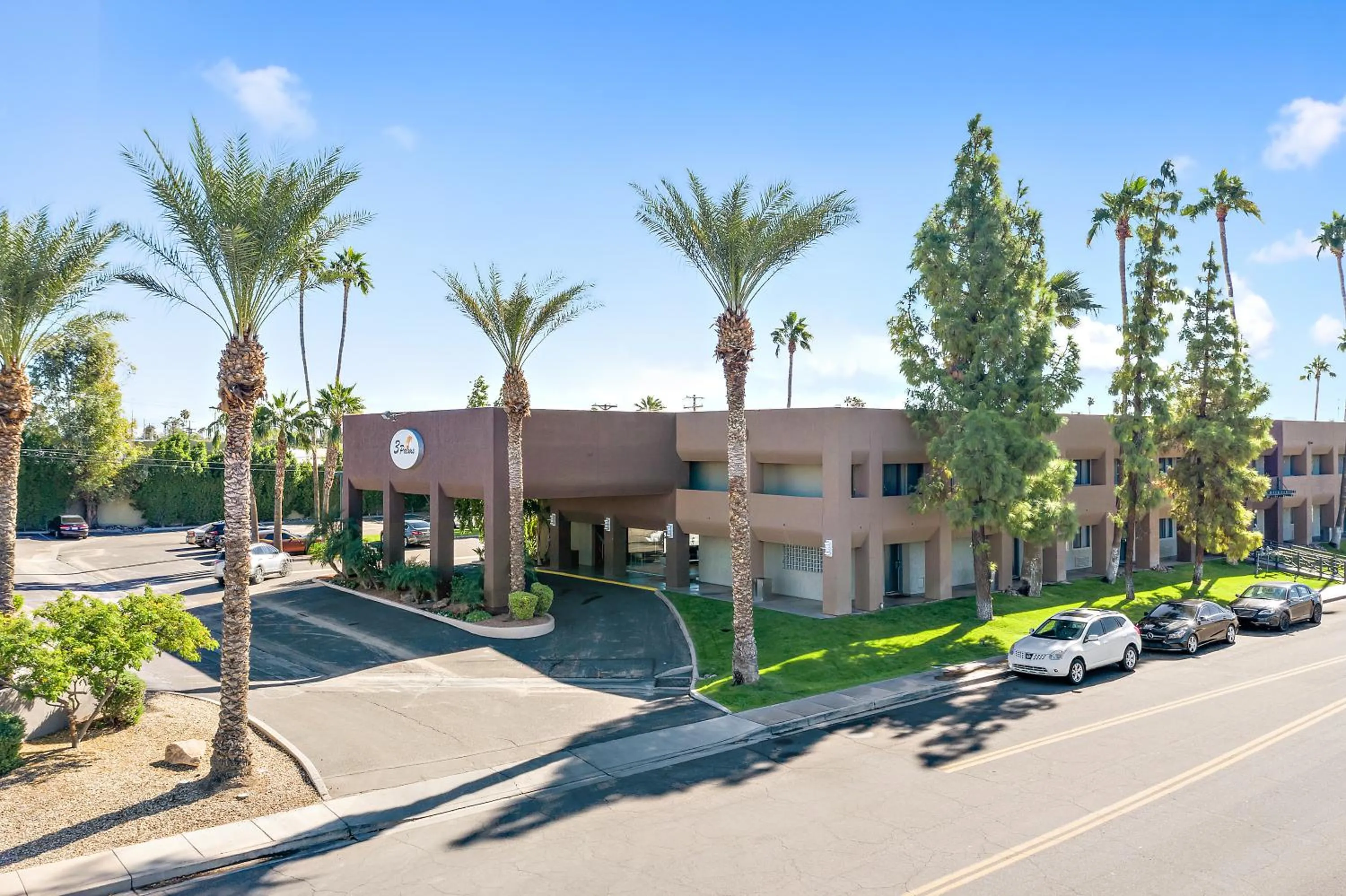 Facade/entrance in 3 Palms Hotel