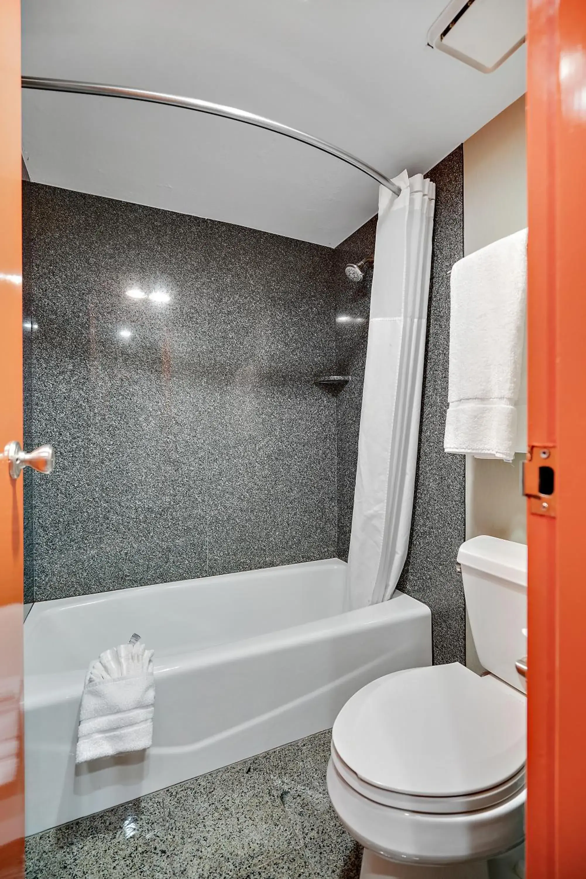 Shower, Bathroom in 3 Palms Hotel