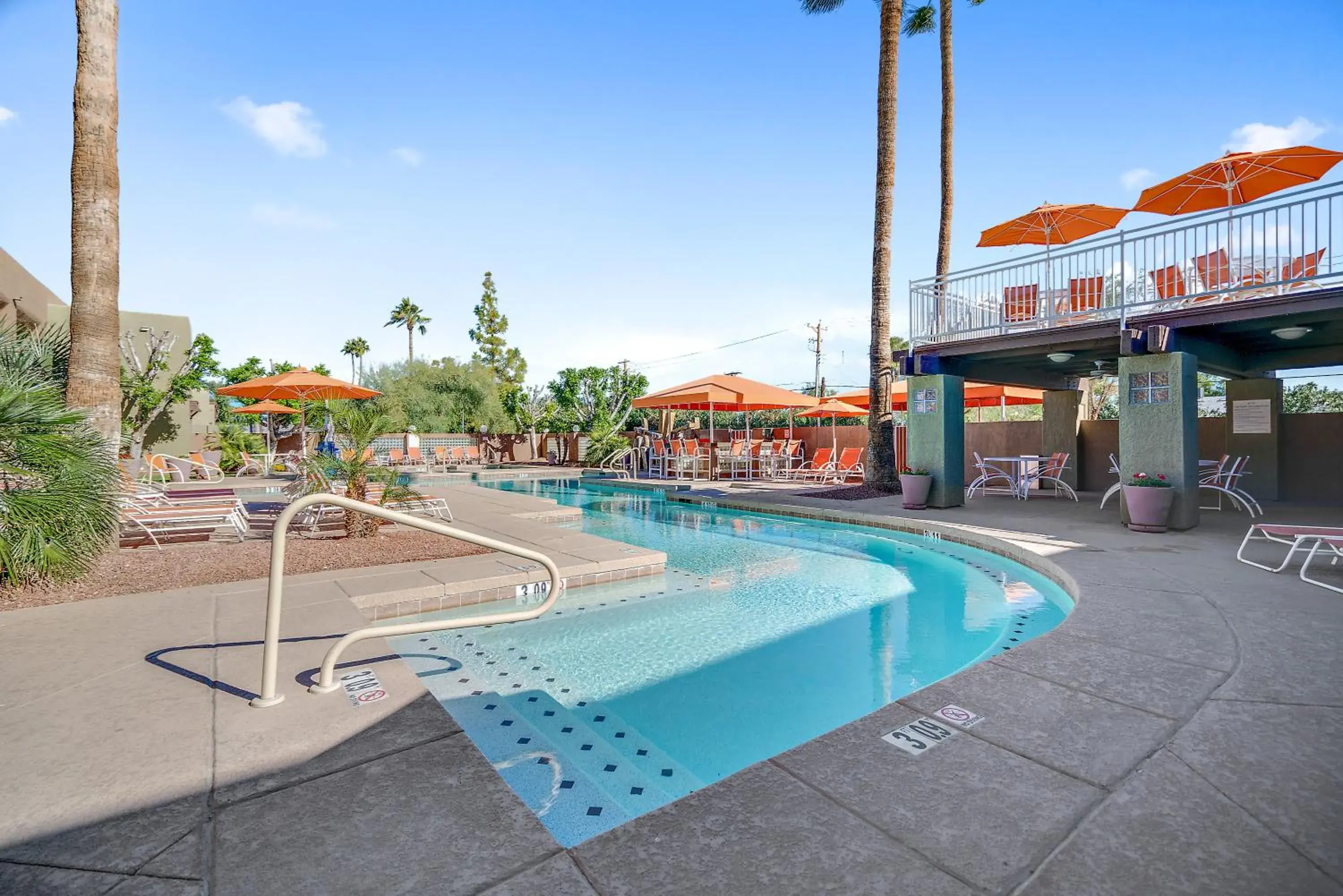 Swimming Pool in 3 Palms Hotel