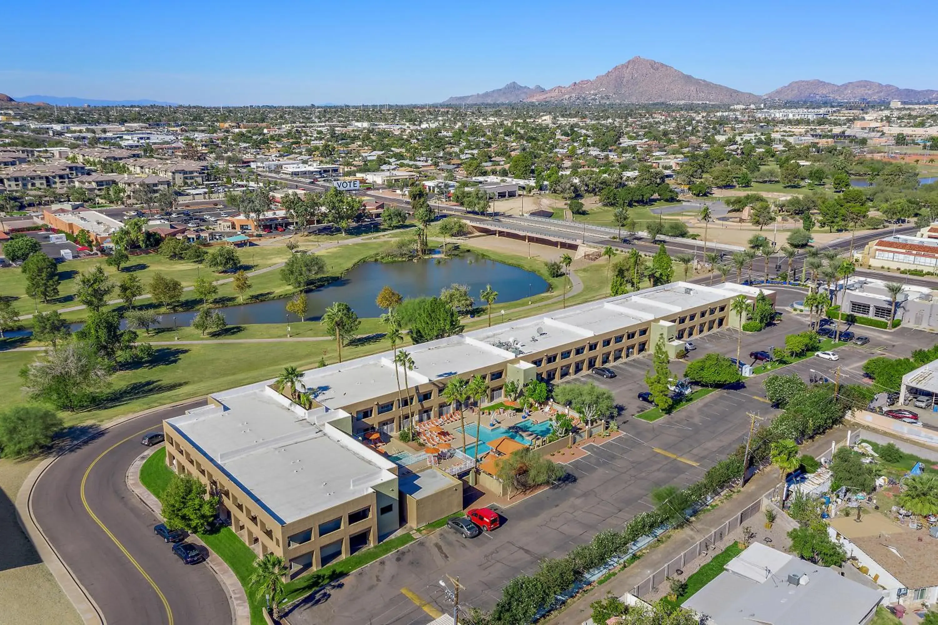 Lake view, Bird's-eye View in 3 Palms Hotel