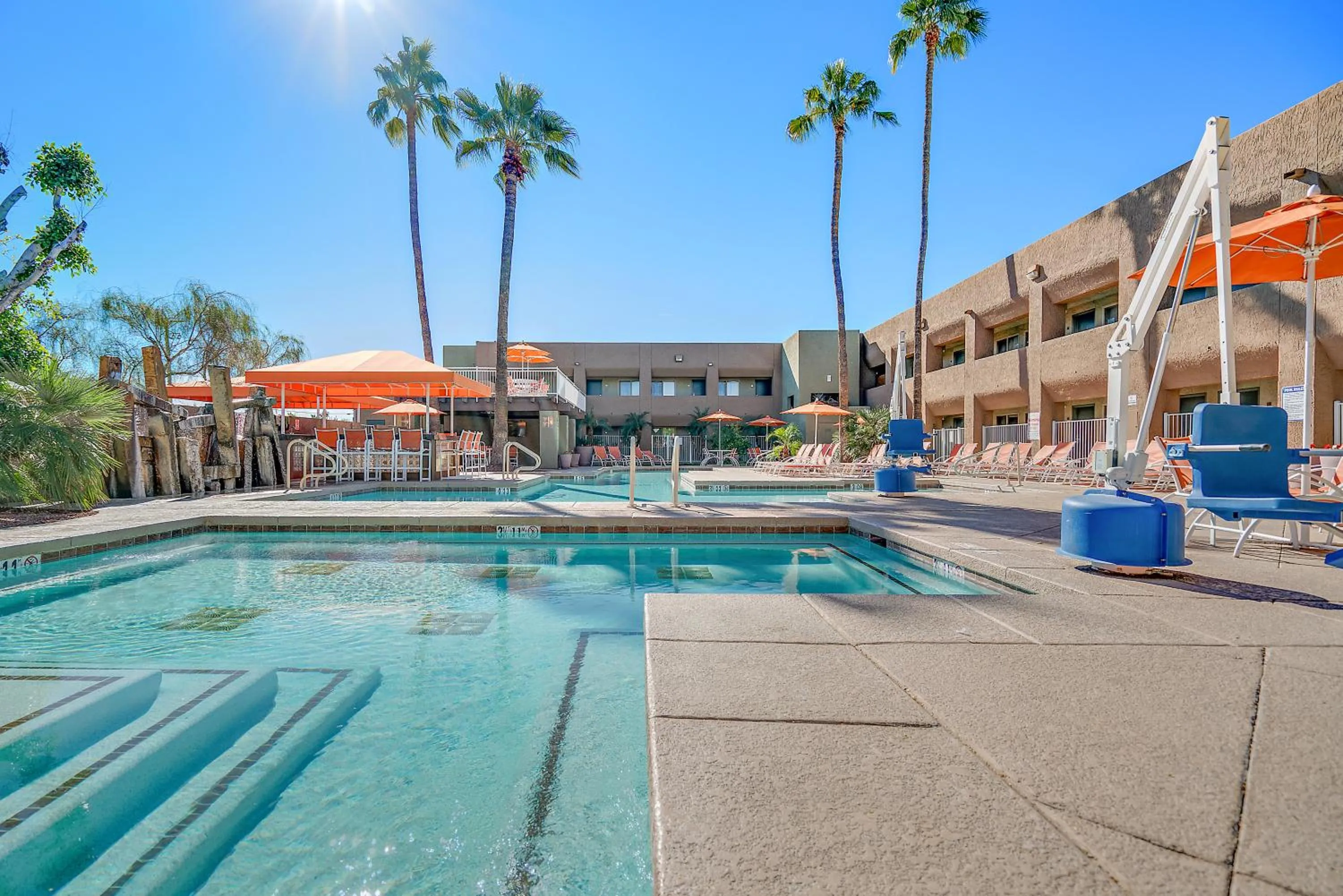 Hot Tub in 3 Palms Hotel