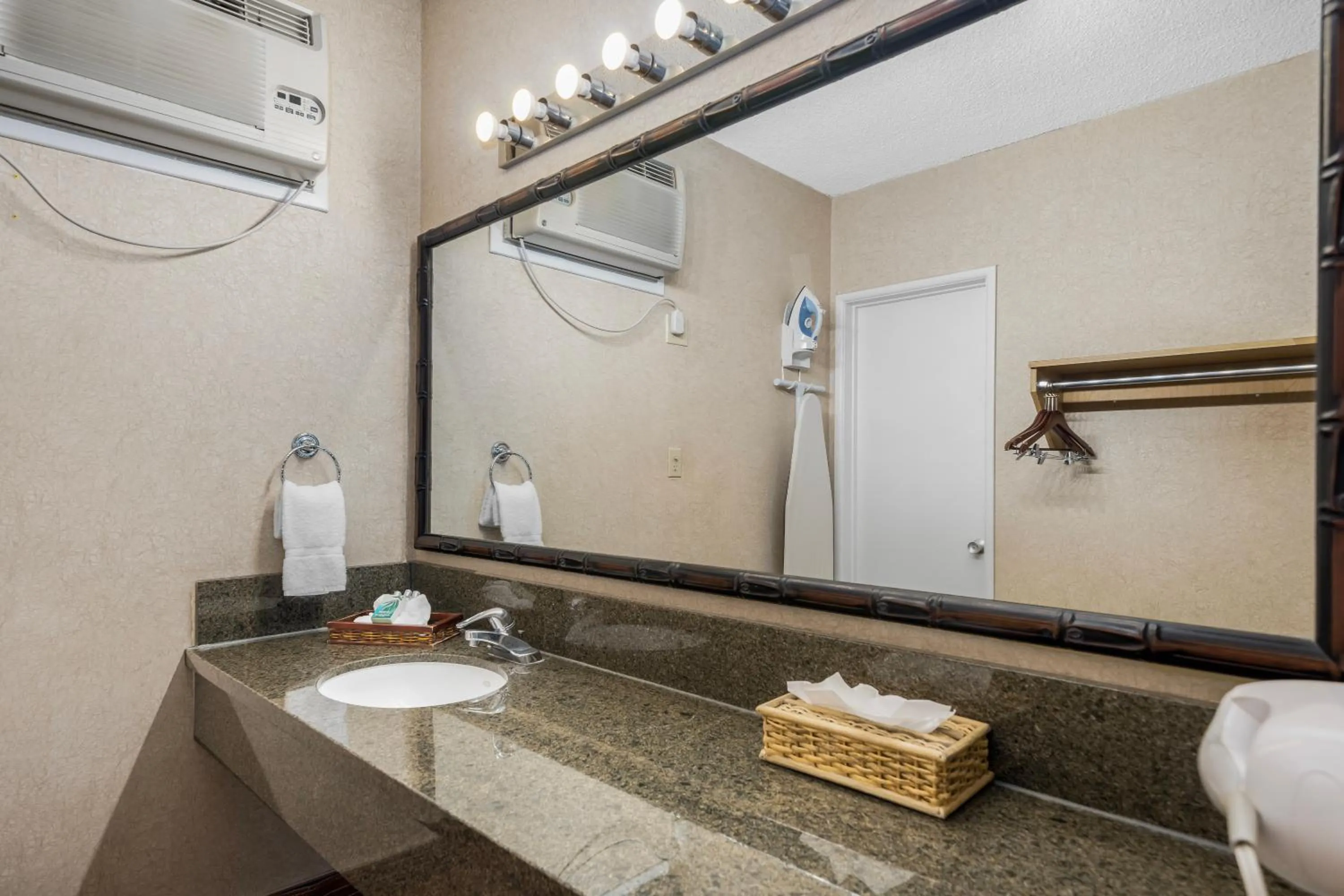 Bathroom in Caliente Tropics