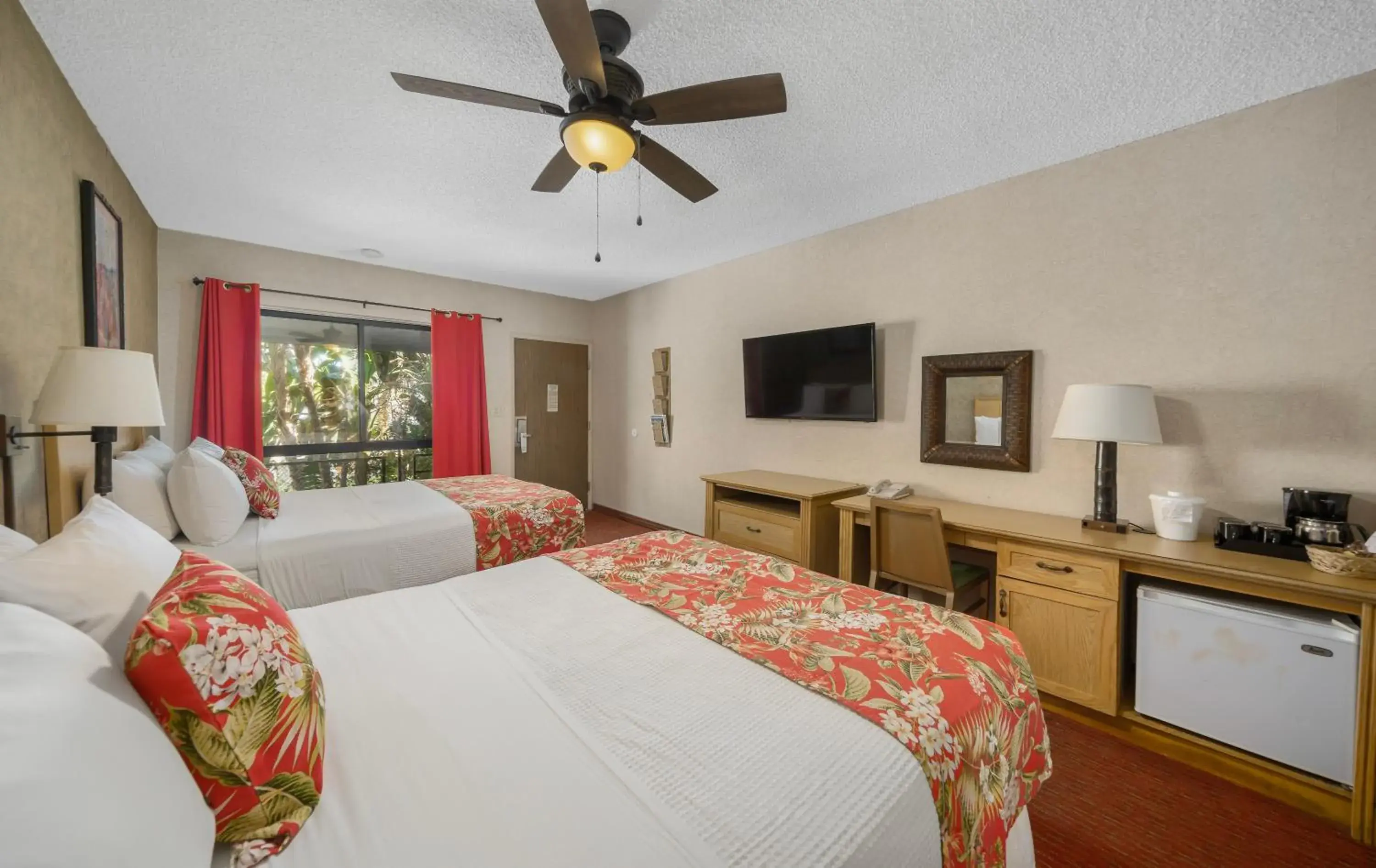 Photo of the whole room in Caliente Tropics Photo of the whole room in Caliente Tropics