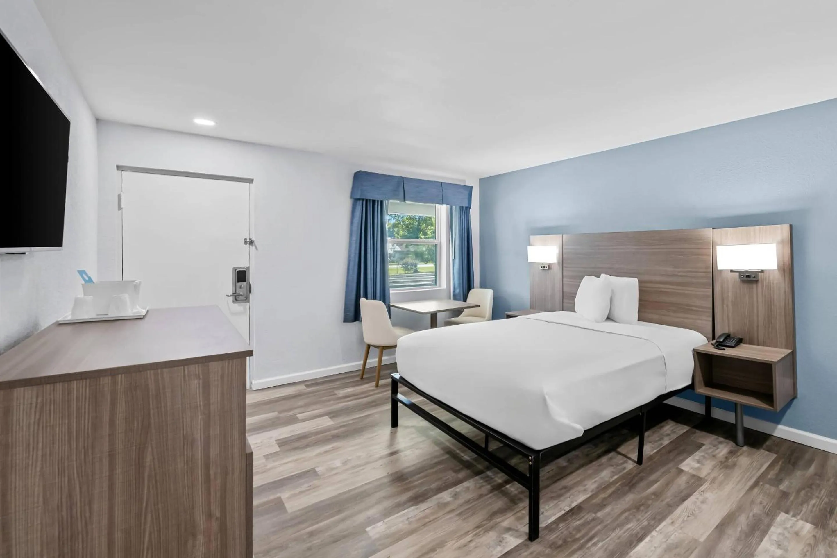 Bedroom, Bed in Suburban Studios Newport News - Hampton