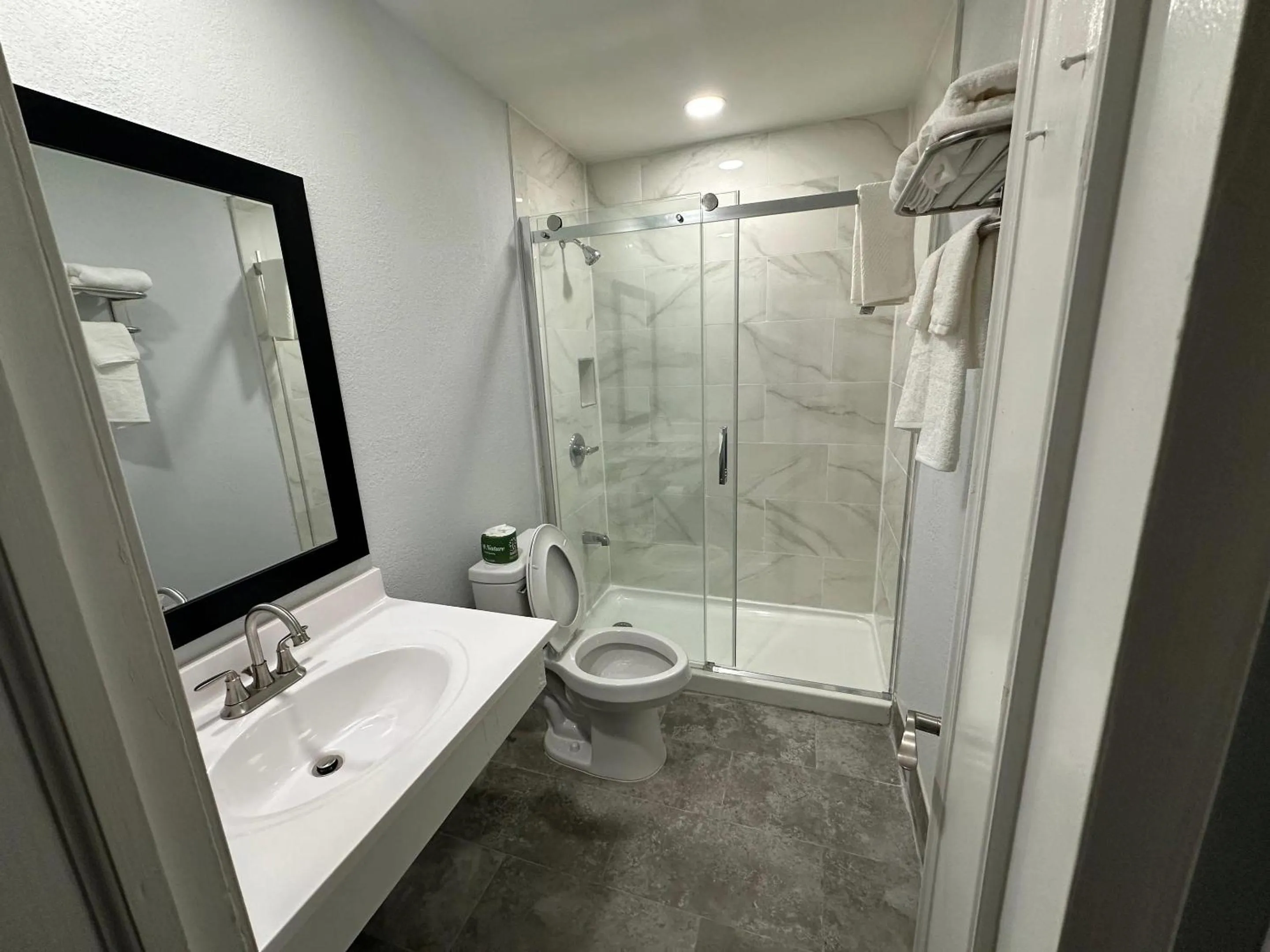 Bathroom in Suburban Studios Newport News - Hampton