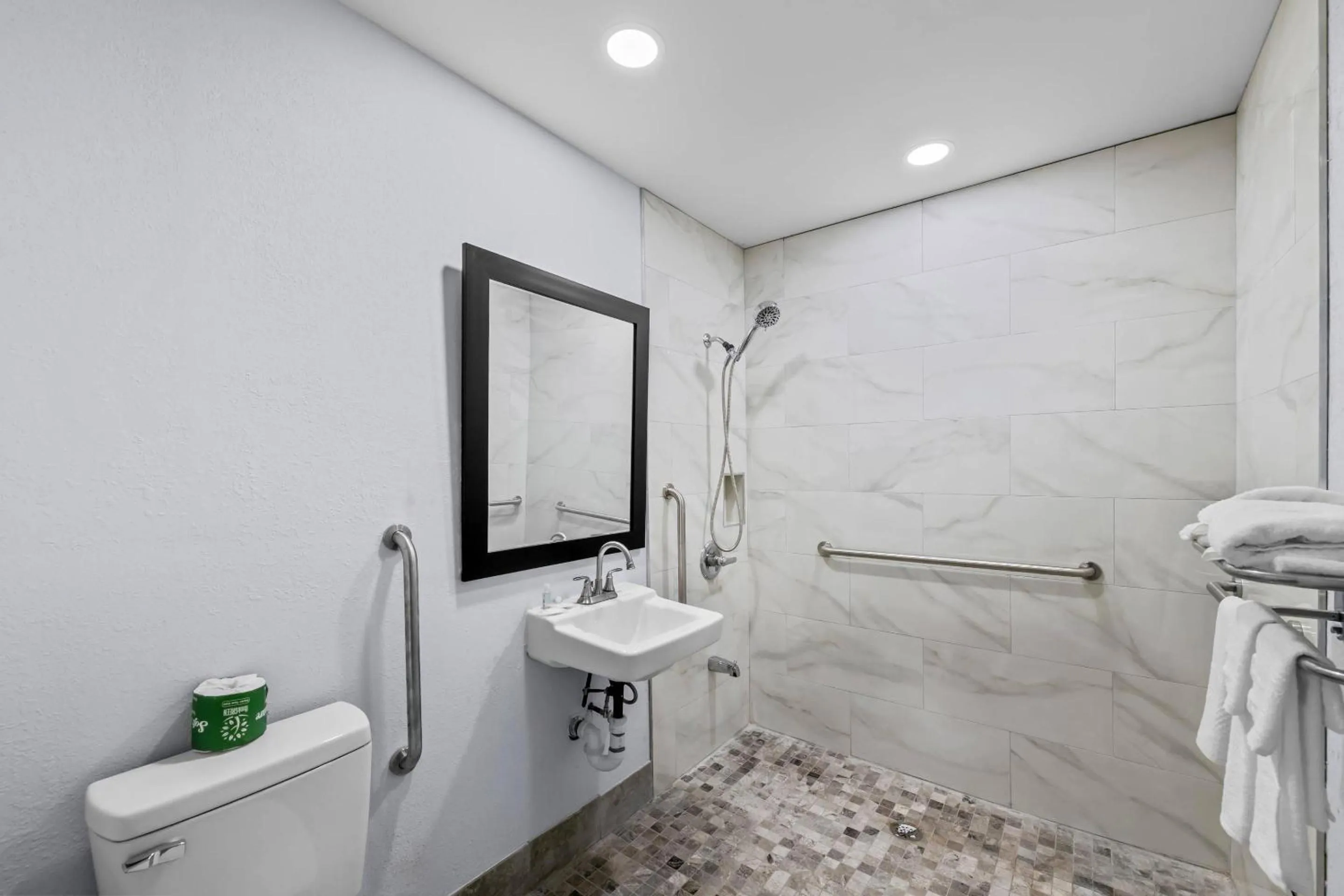 Bathroom in Suburban Studios Newport News - Hampton