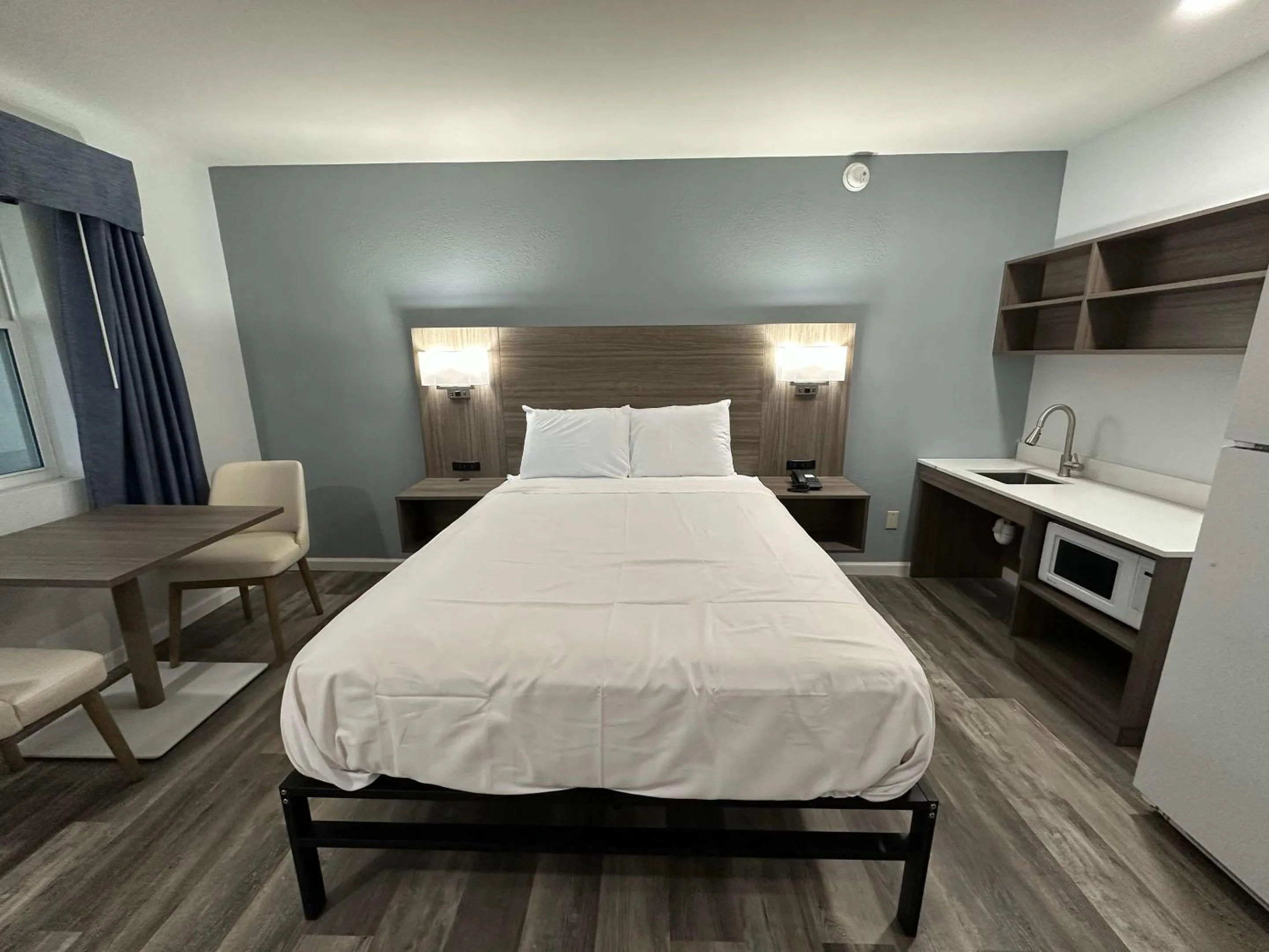 Bedroom, Bed in Suburban Studios Newport News - Hampton