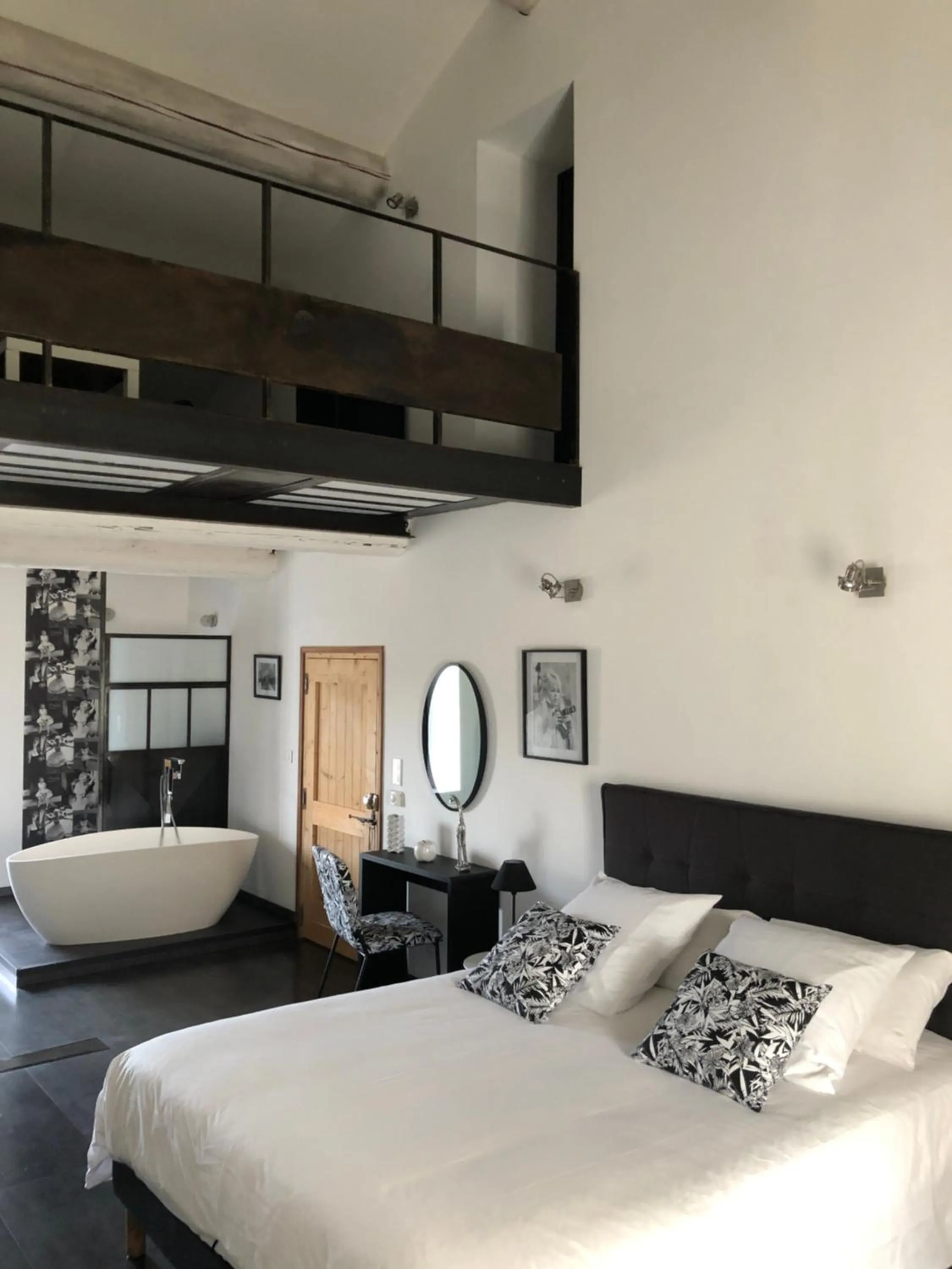 Bedroom, Bed in B&B dans Mas en pierres