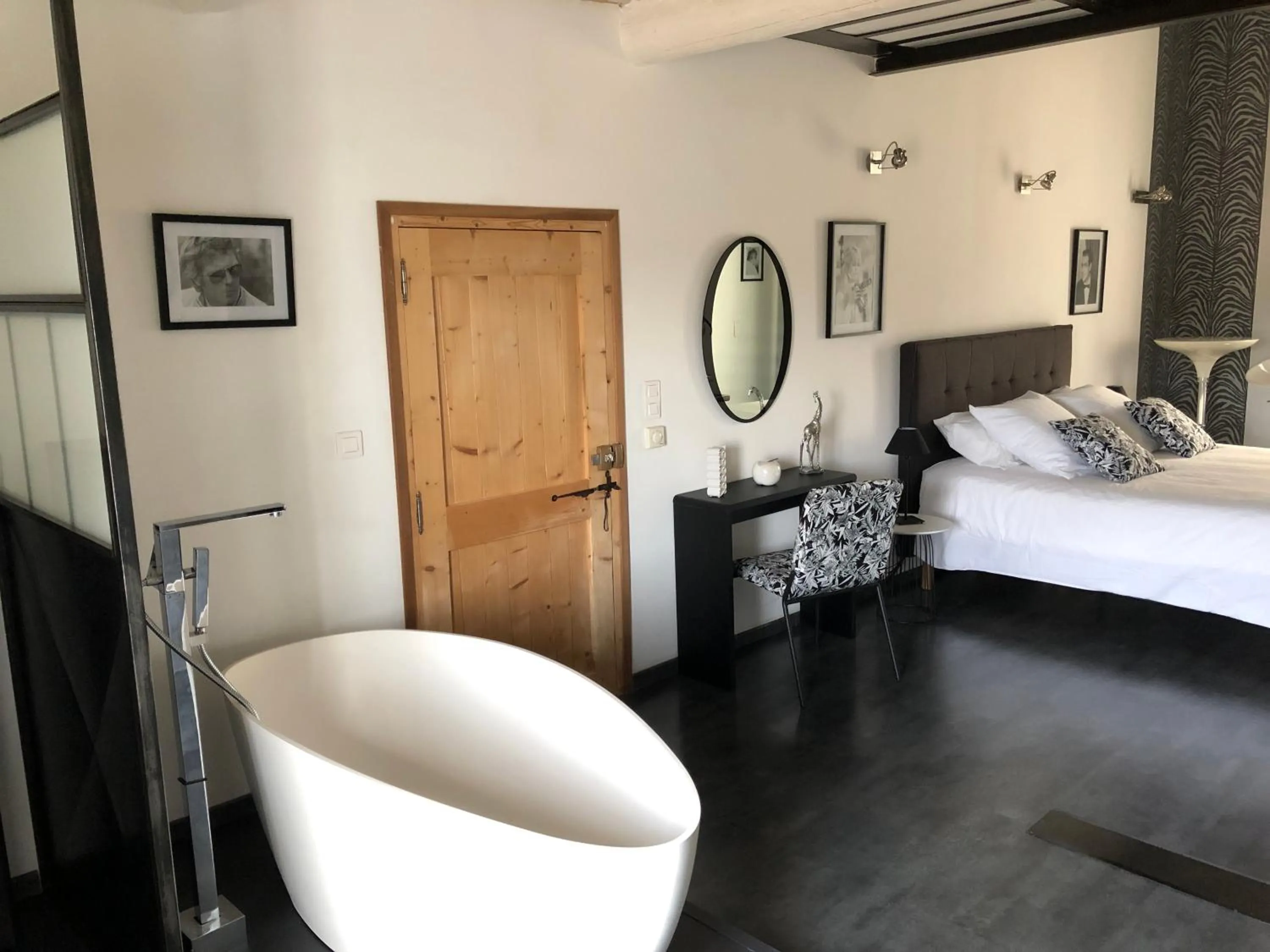 Bedroom, Bed in B&B dans Mas en pierres