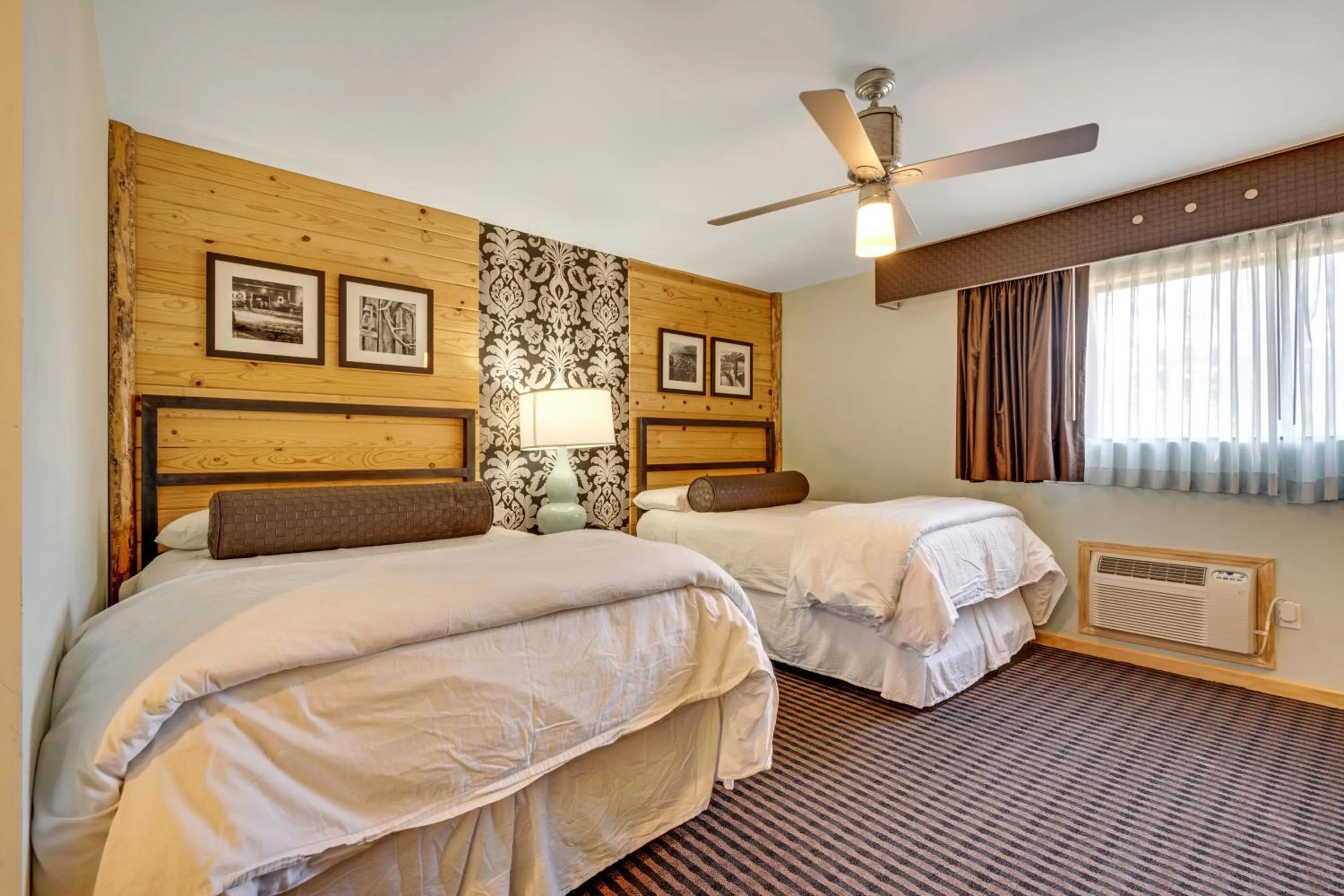 Bed in 3 Peaks Resort & Beach Club