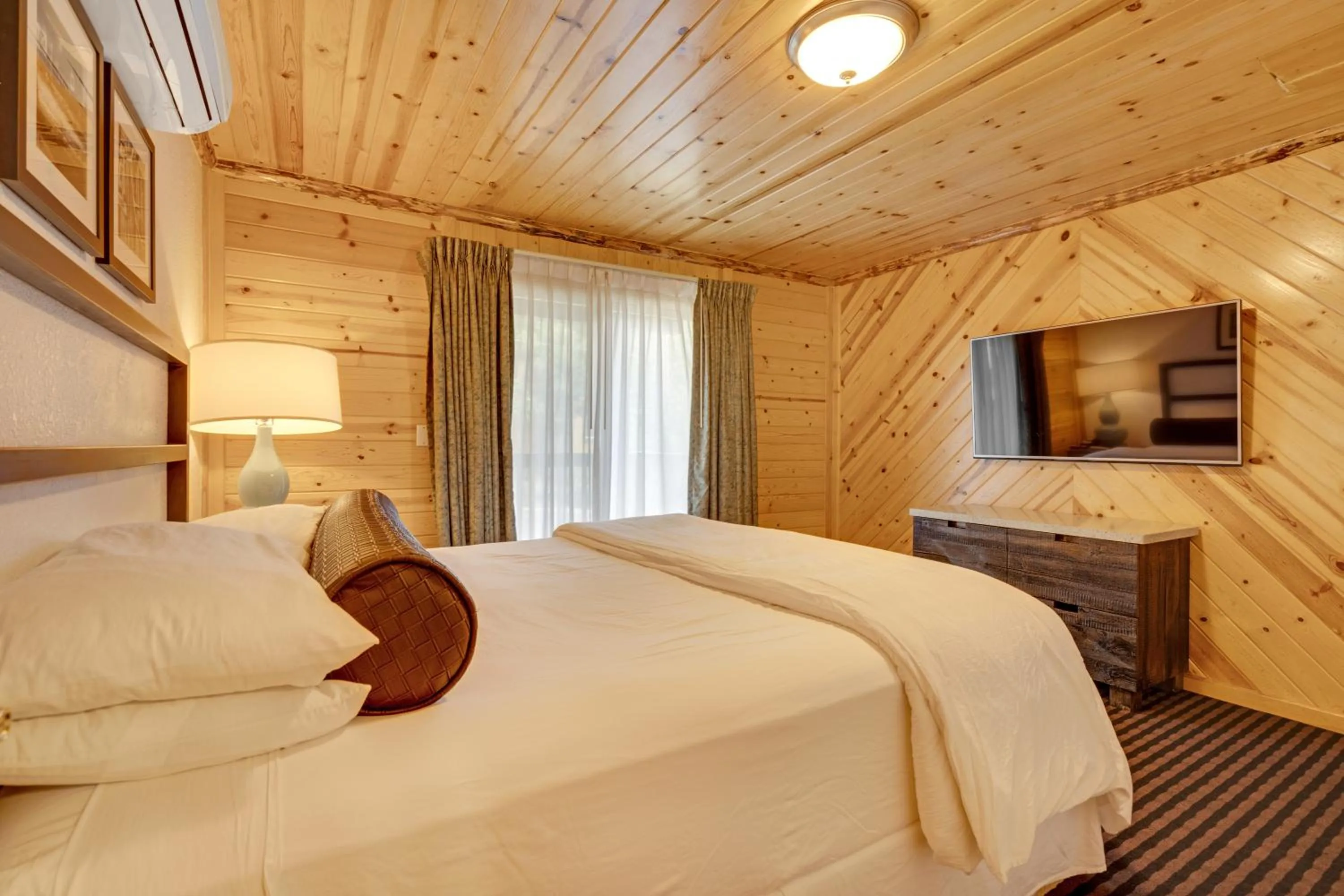 Bed in 3 Peaks Resort & Beach Club