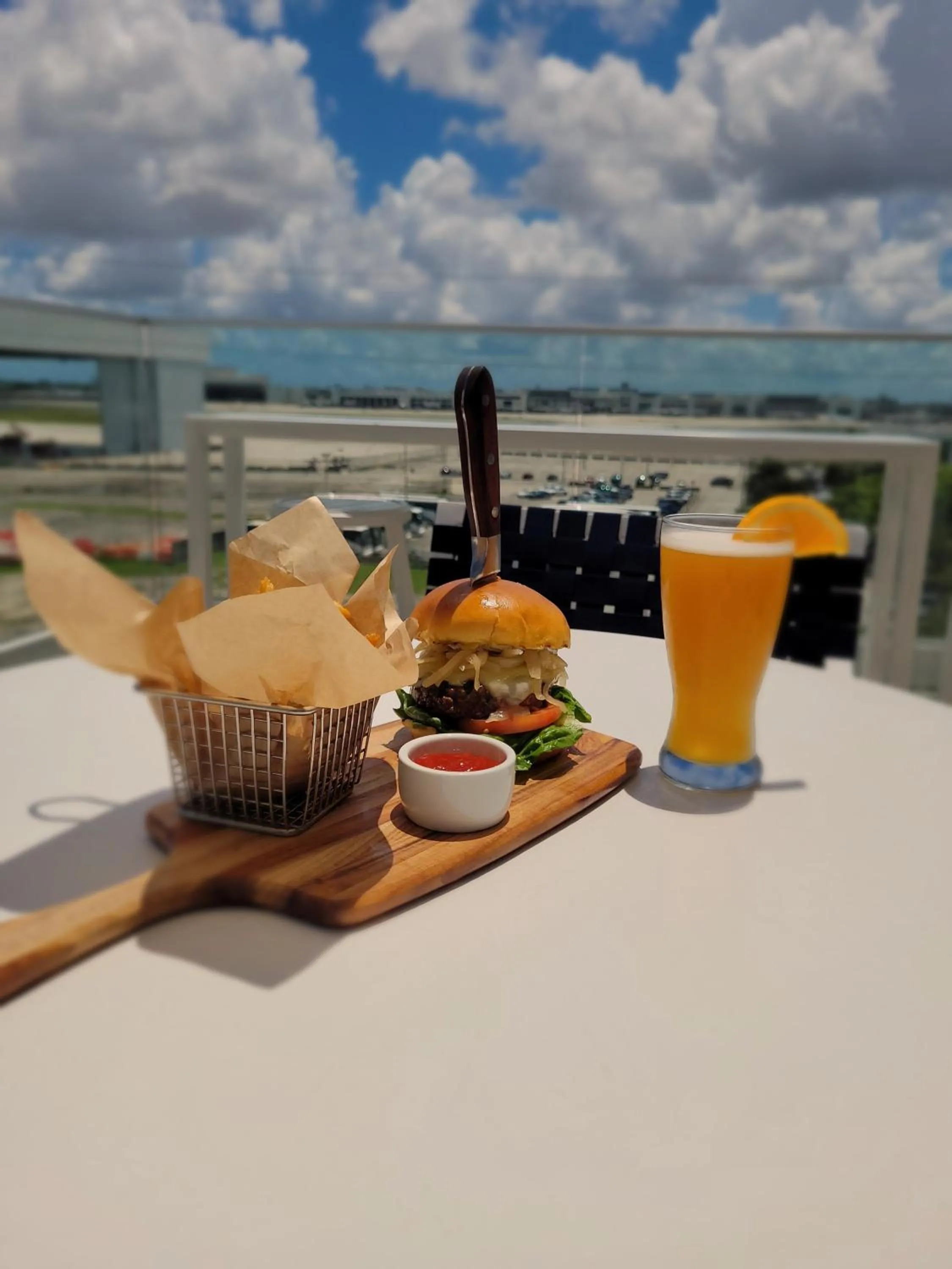 Restaurant/places to eat in Wyndham Garden Miami International Airport