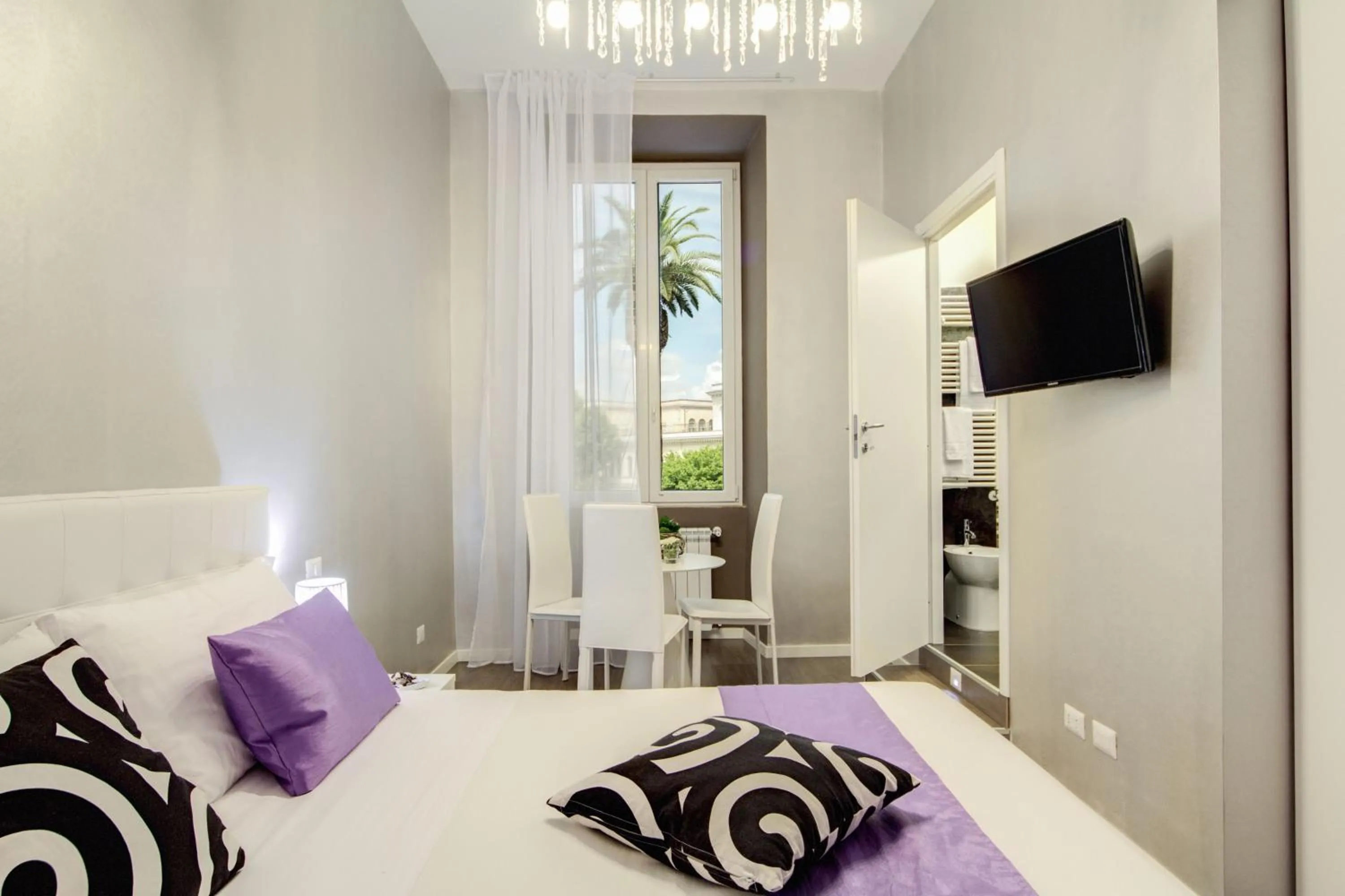 Photo of the whole room, Bed in B&B Colosseo Panoramic Rooms