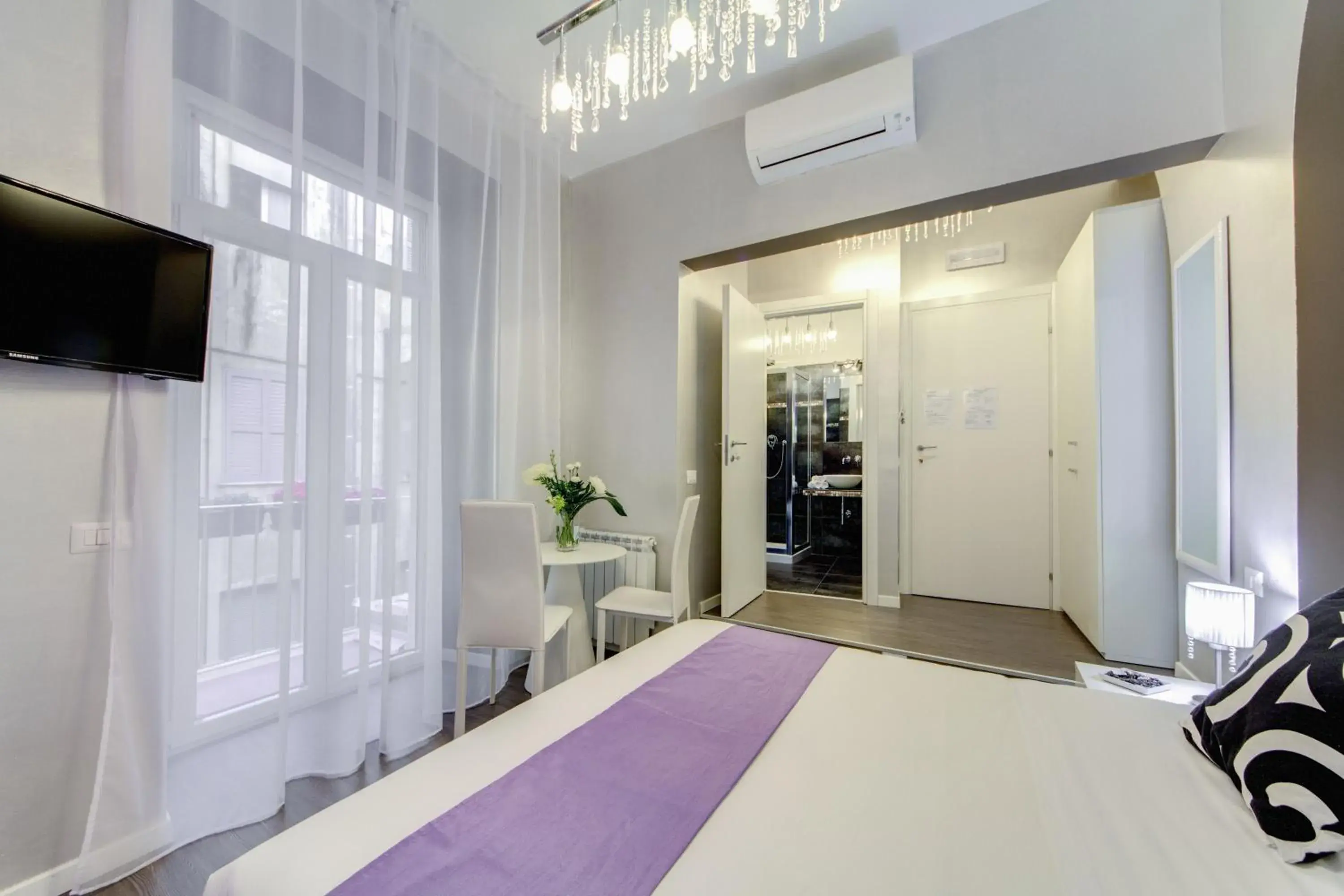 Double Room with Courtyard View in B&B Colosseo Panoramic Rooms Double Room with Courtyard View in B&B Colosseo Panoramic Rooms