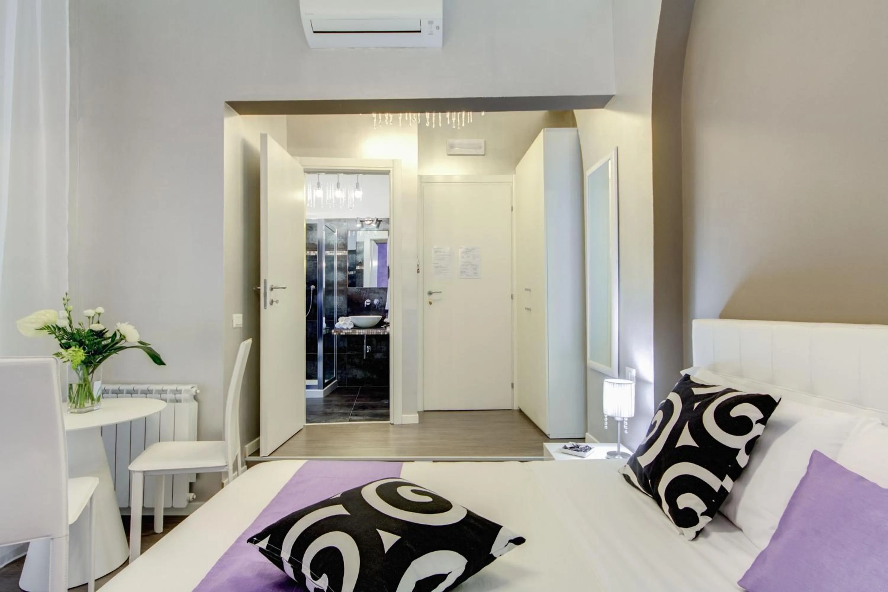 Photo of the whole room, Bed in B&B Colosseo Panoramic Rooms