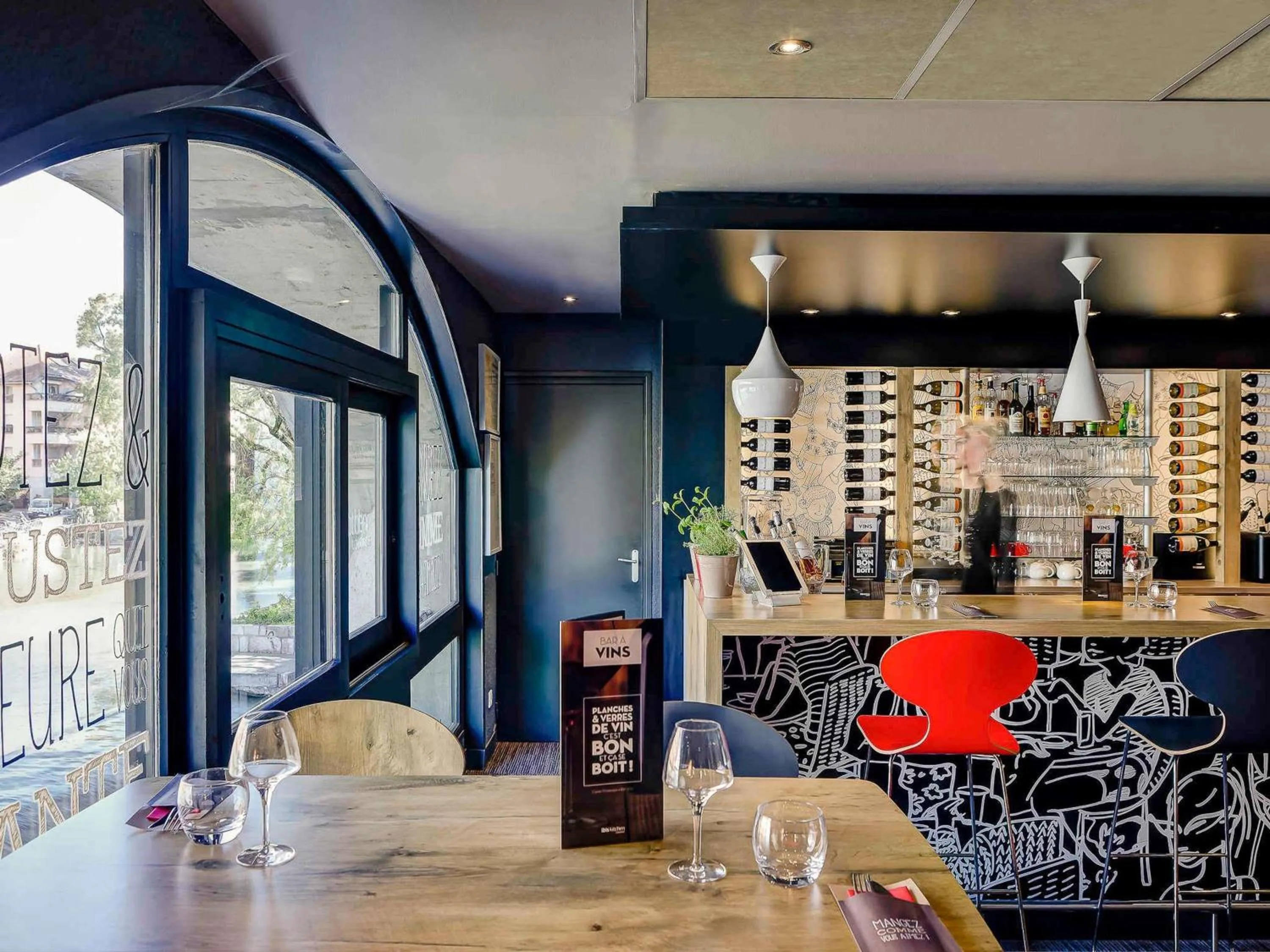 Lounge or bar in ibis Annecy Centre Vieille Ville