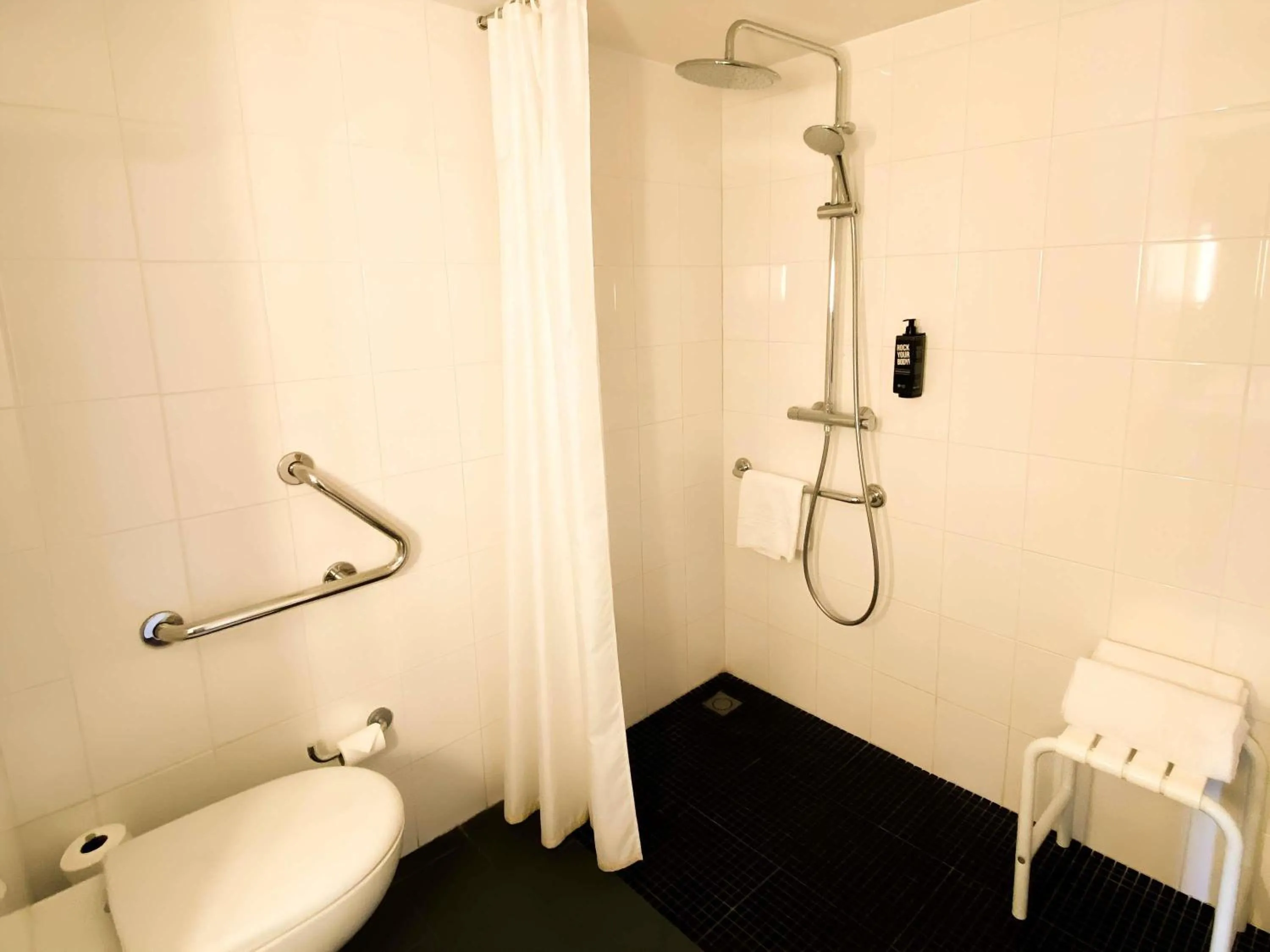 Bedroom in ibis Annecy Centre Vieille Ville