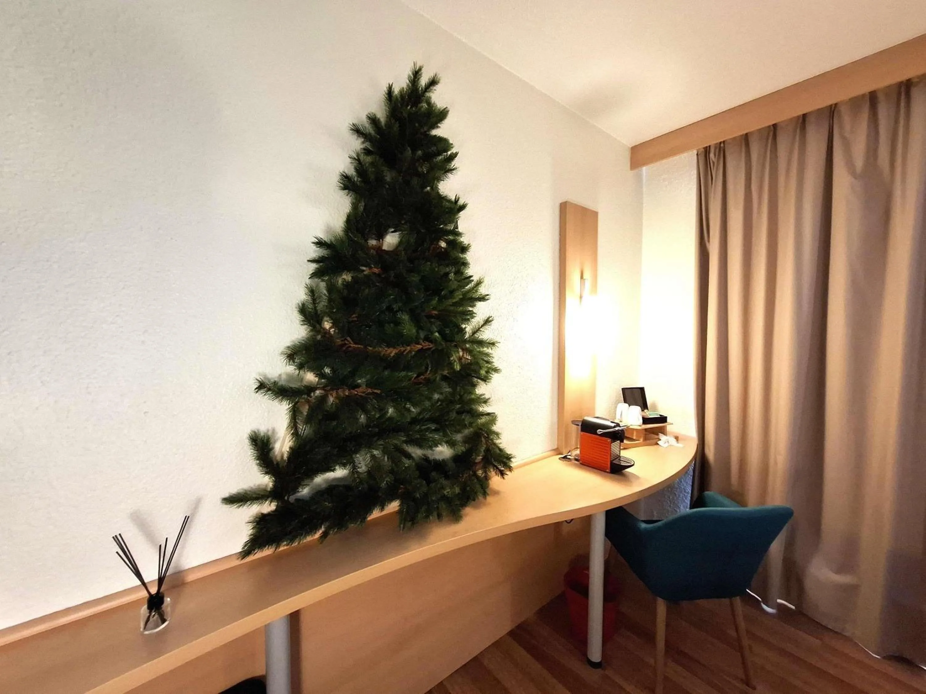 Bedroom in ibis Annecy Centre Vieille Ville