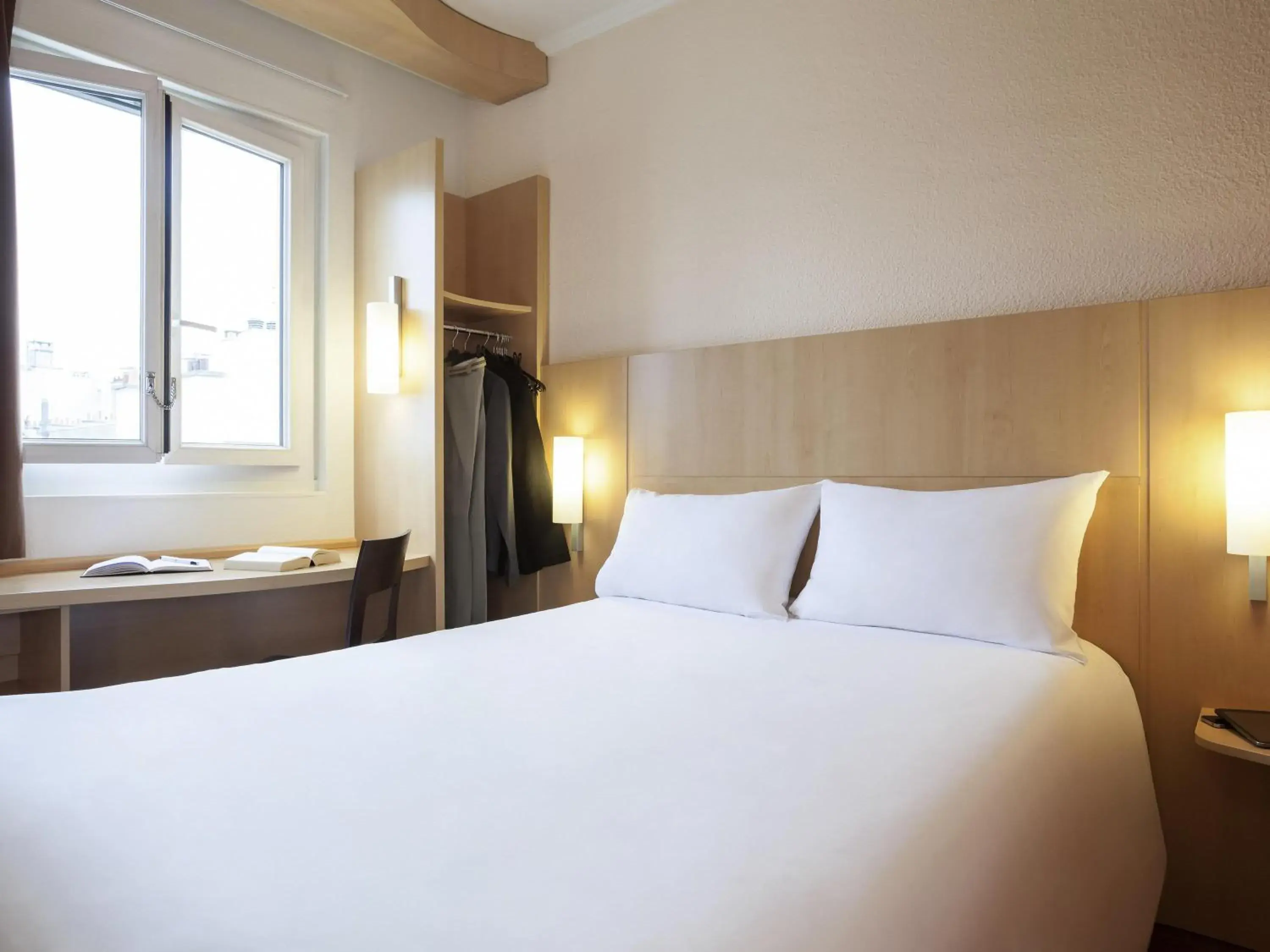 Standard Single Room - single occupancy in ibis Annecy Centre Vieille Ville Standard Single Room - single occupancy in ibis Annecy Centre Vieille Ville