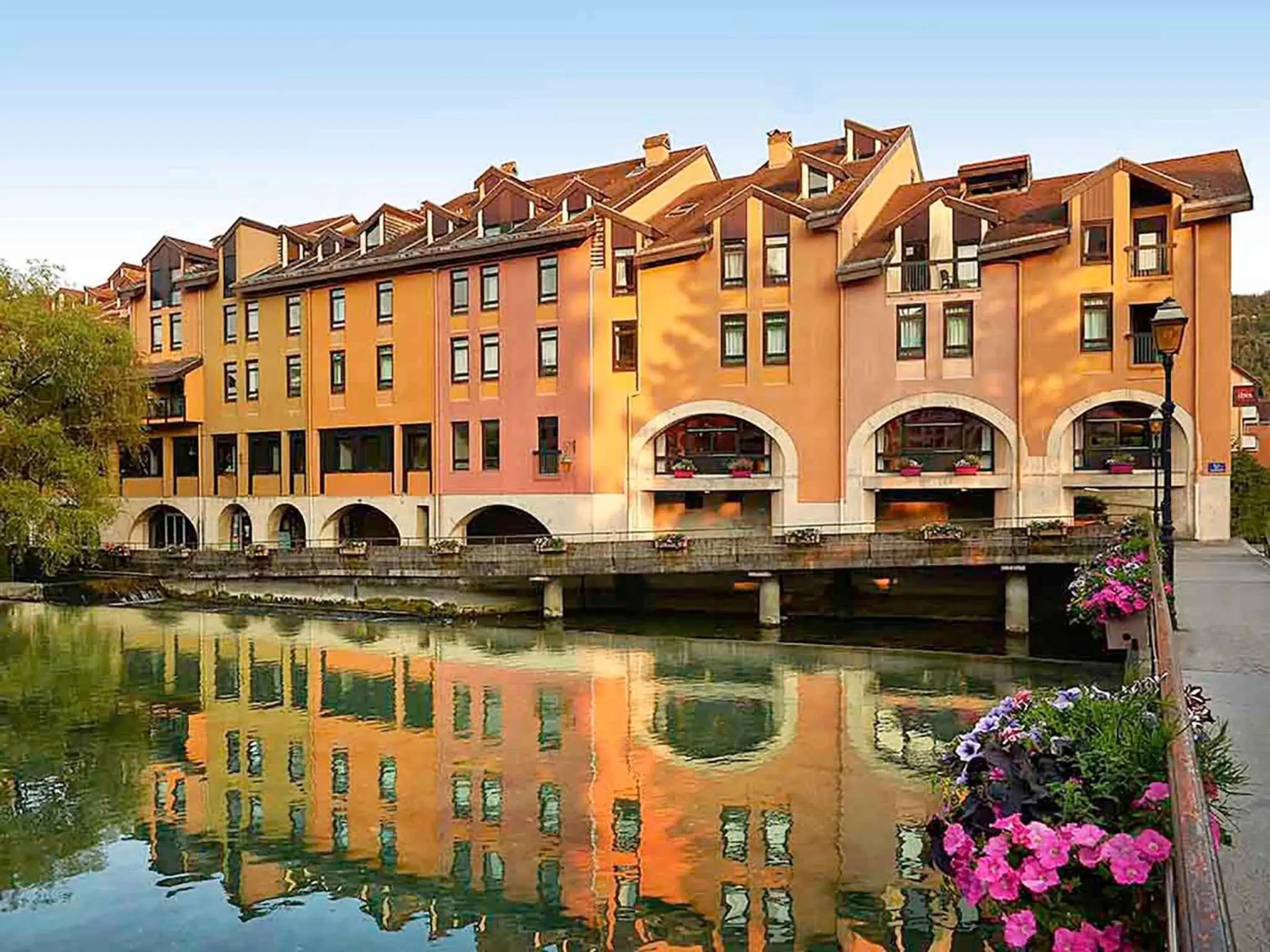 Property building in ibis Annecy Centre Vieille Ville Property building in ibis Annecy Centre Vieille Ville