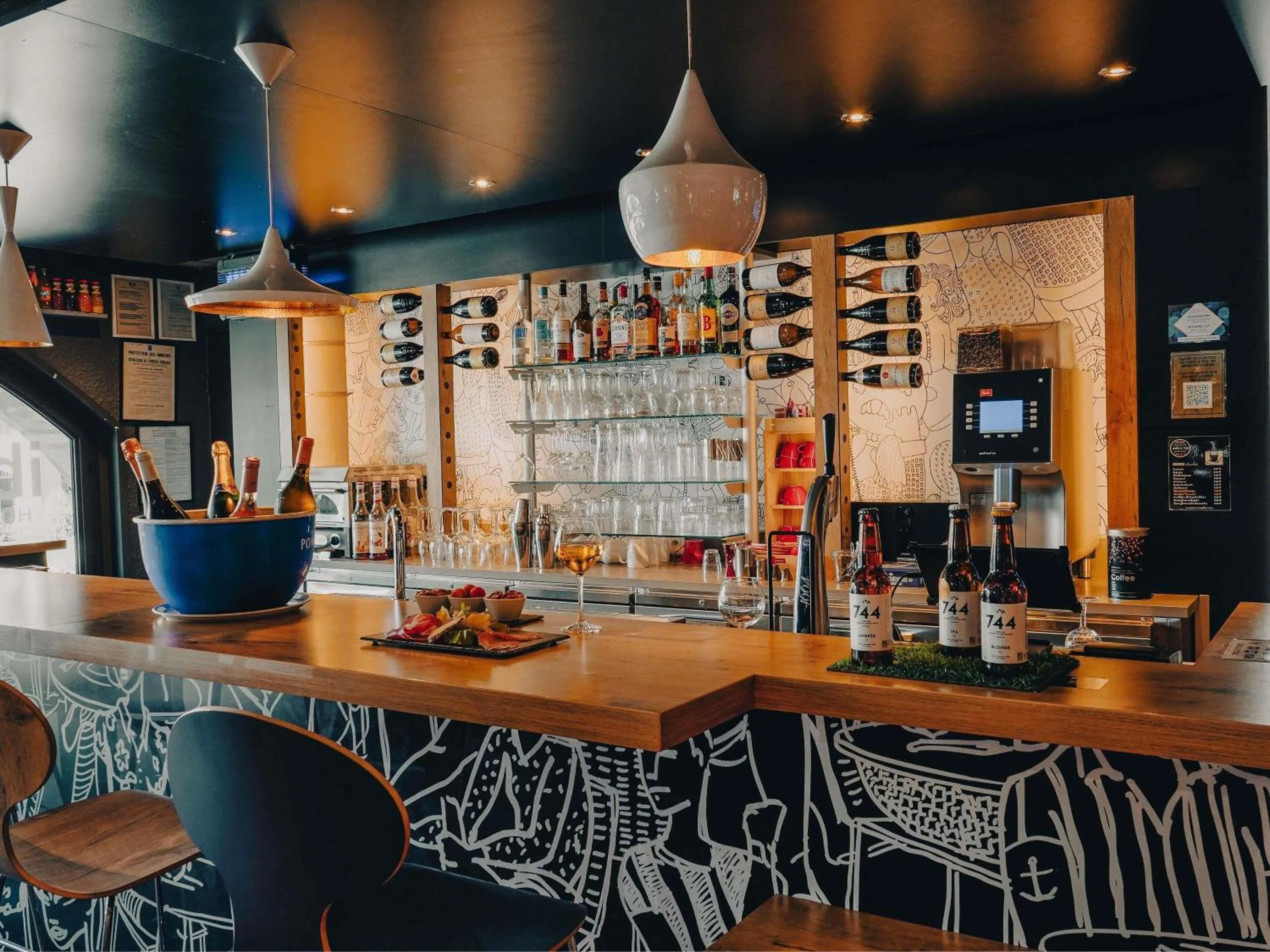 Lounge or bar in ibis Annecy Centre Vieille Ville