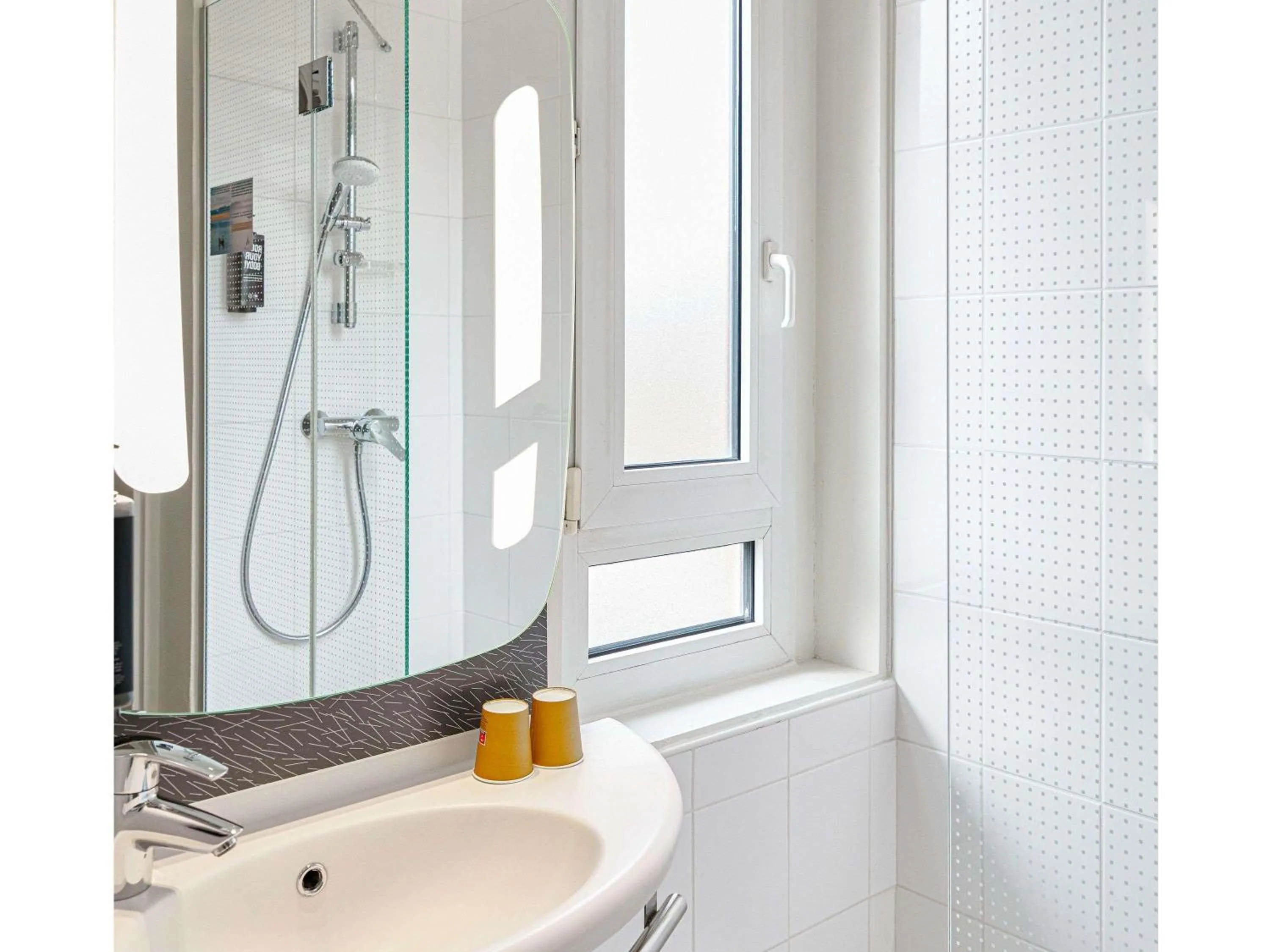 Bedroom in ibis Annecy Centre Vieille Ville