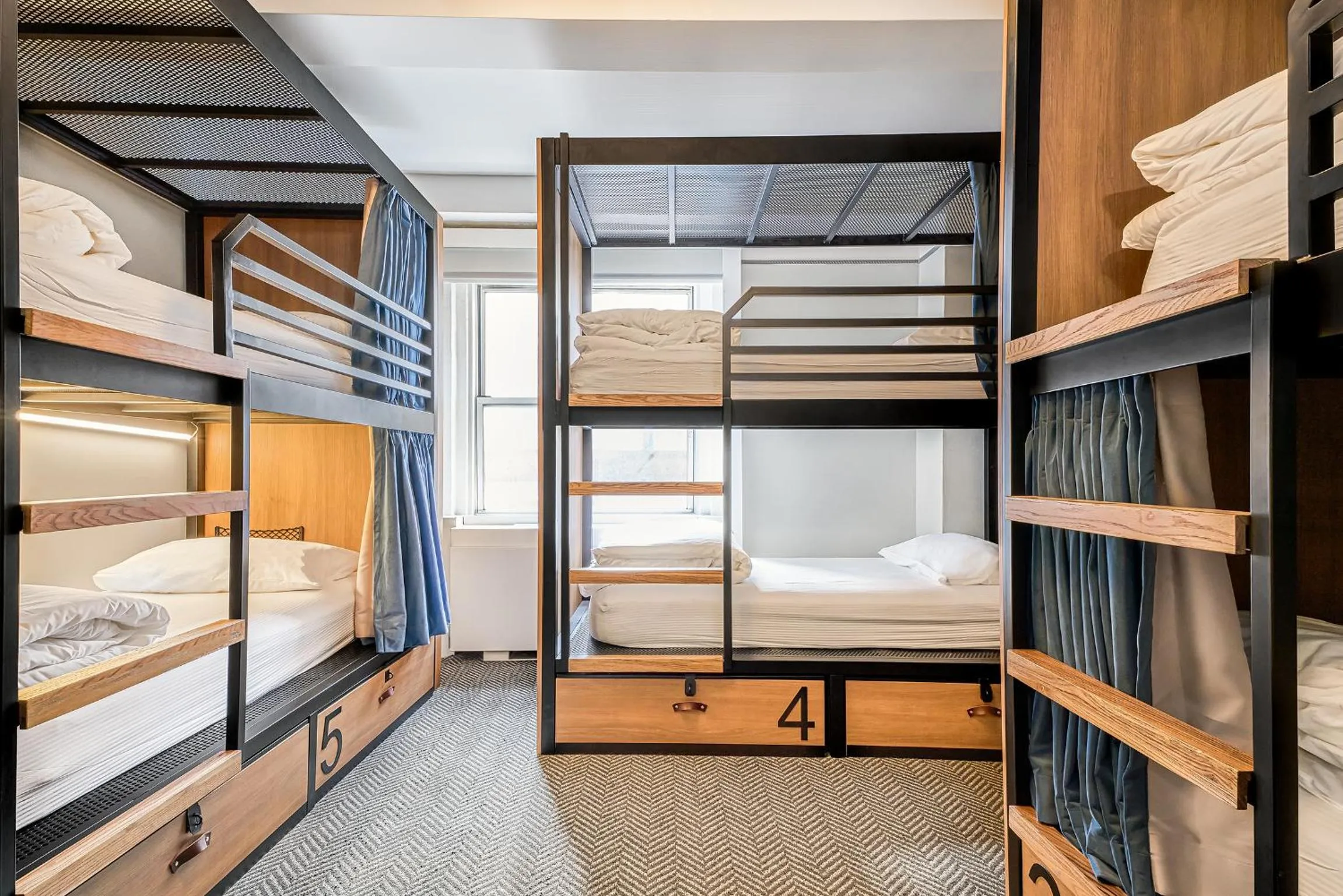 Bed in Paramount Times Square - A Generator Hotel