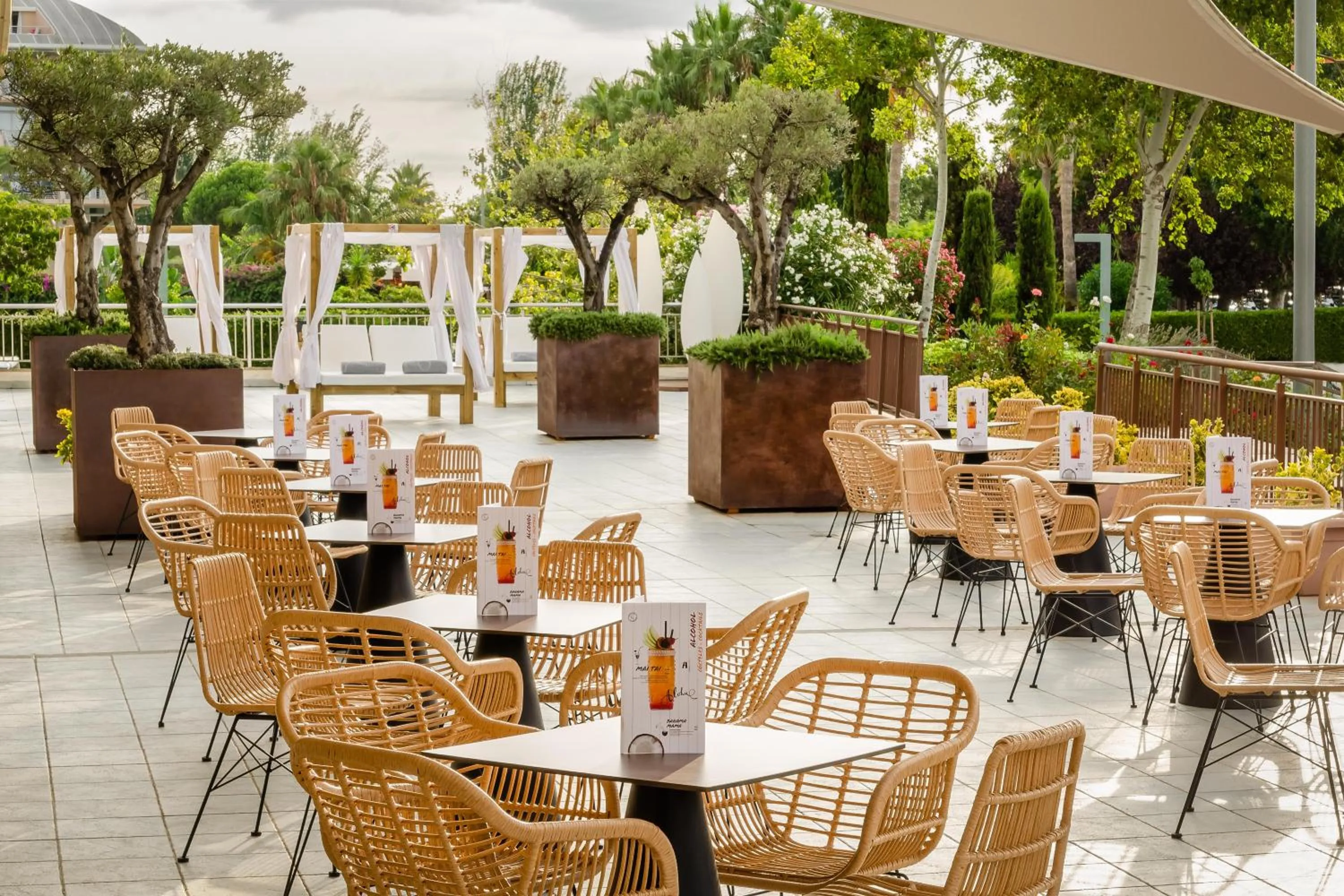 Lounge or bar in ALEGRIA Caprici Verd 4 Sup