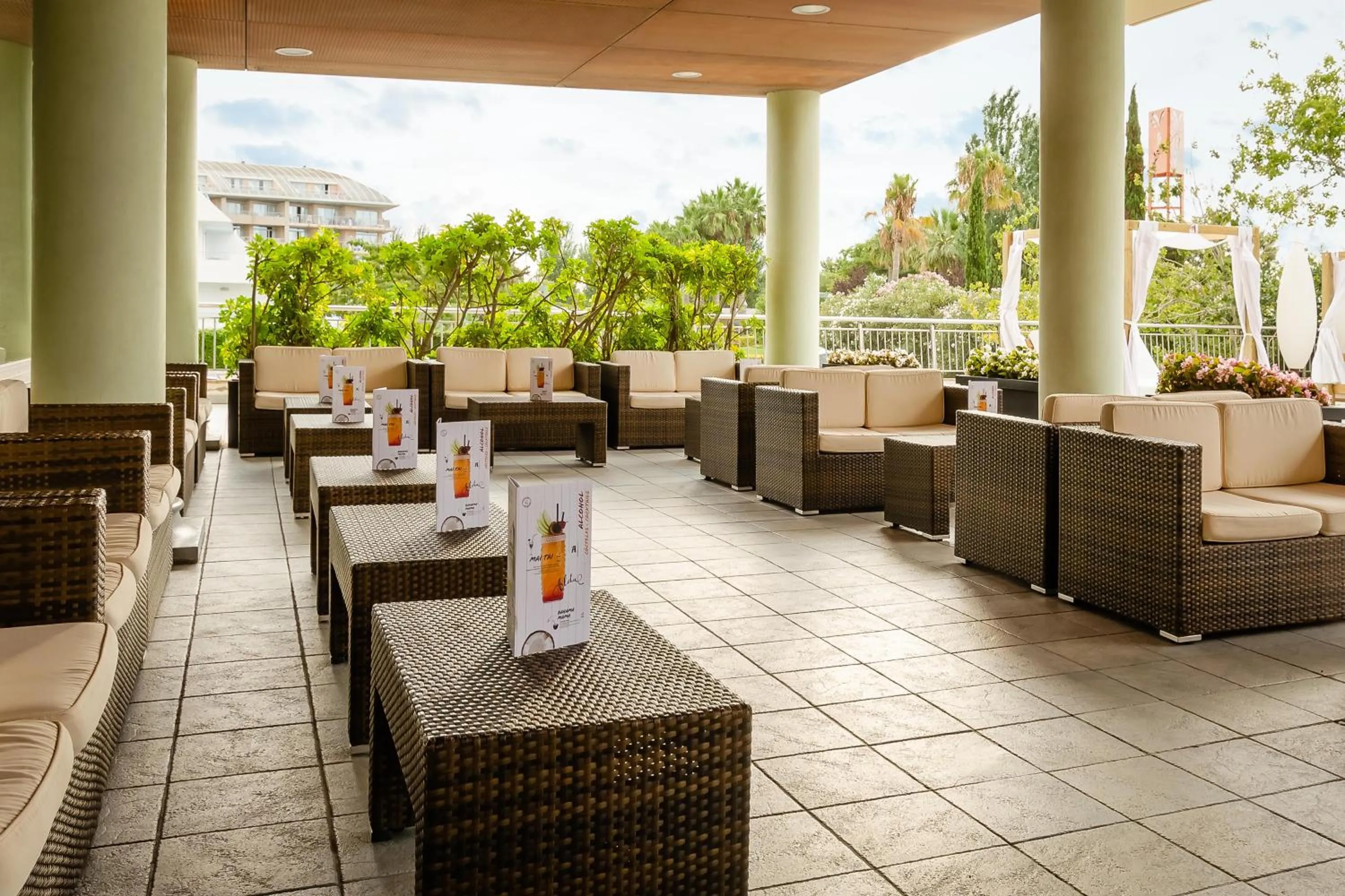 Lounge or bar in ALEGRIA Caprici Verd 4 Sup