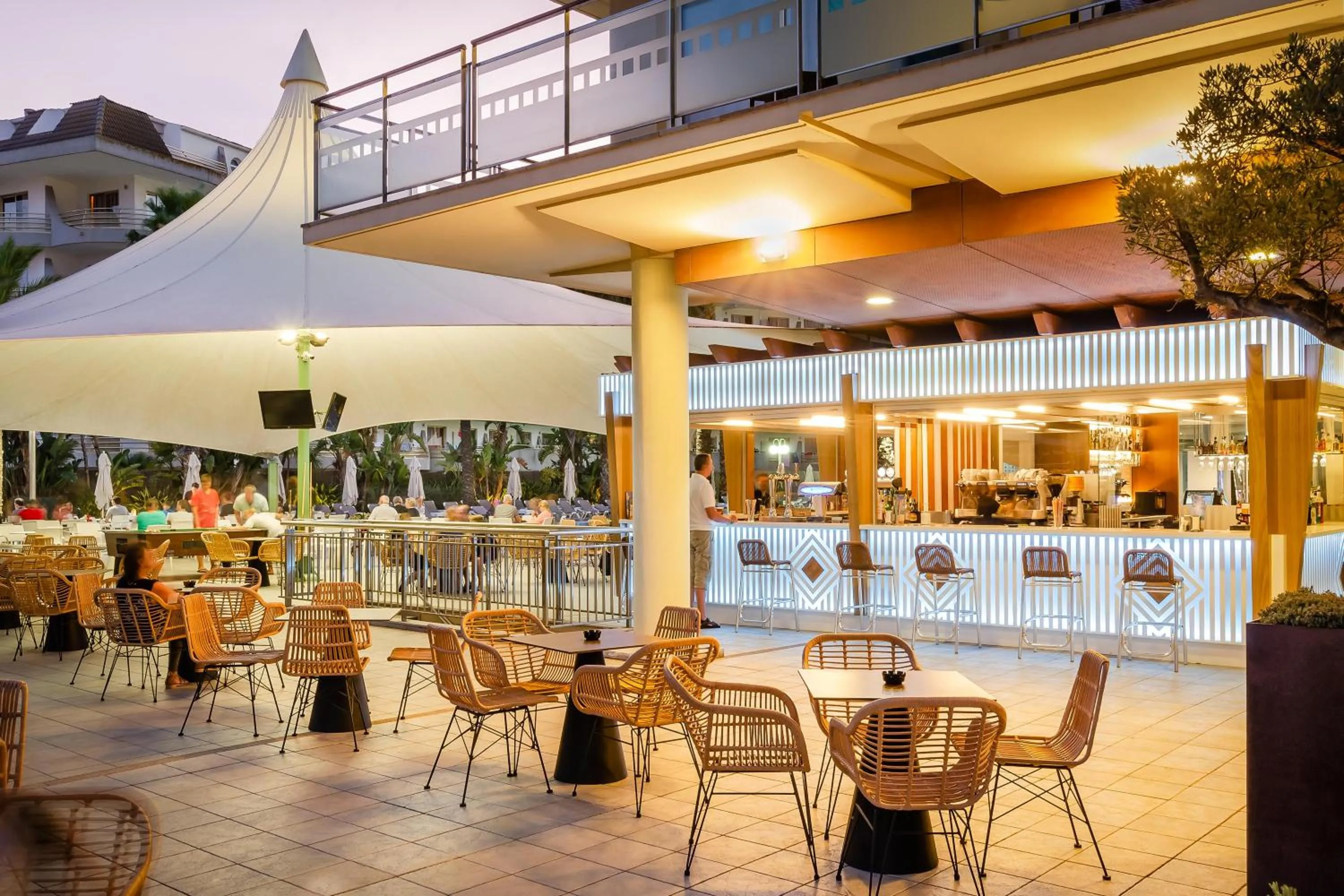 Lounge or bar in ALEGRIA Caprici Verd 4 Sup