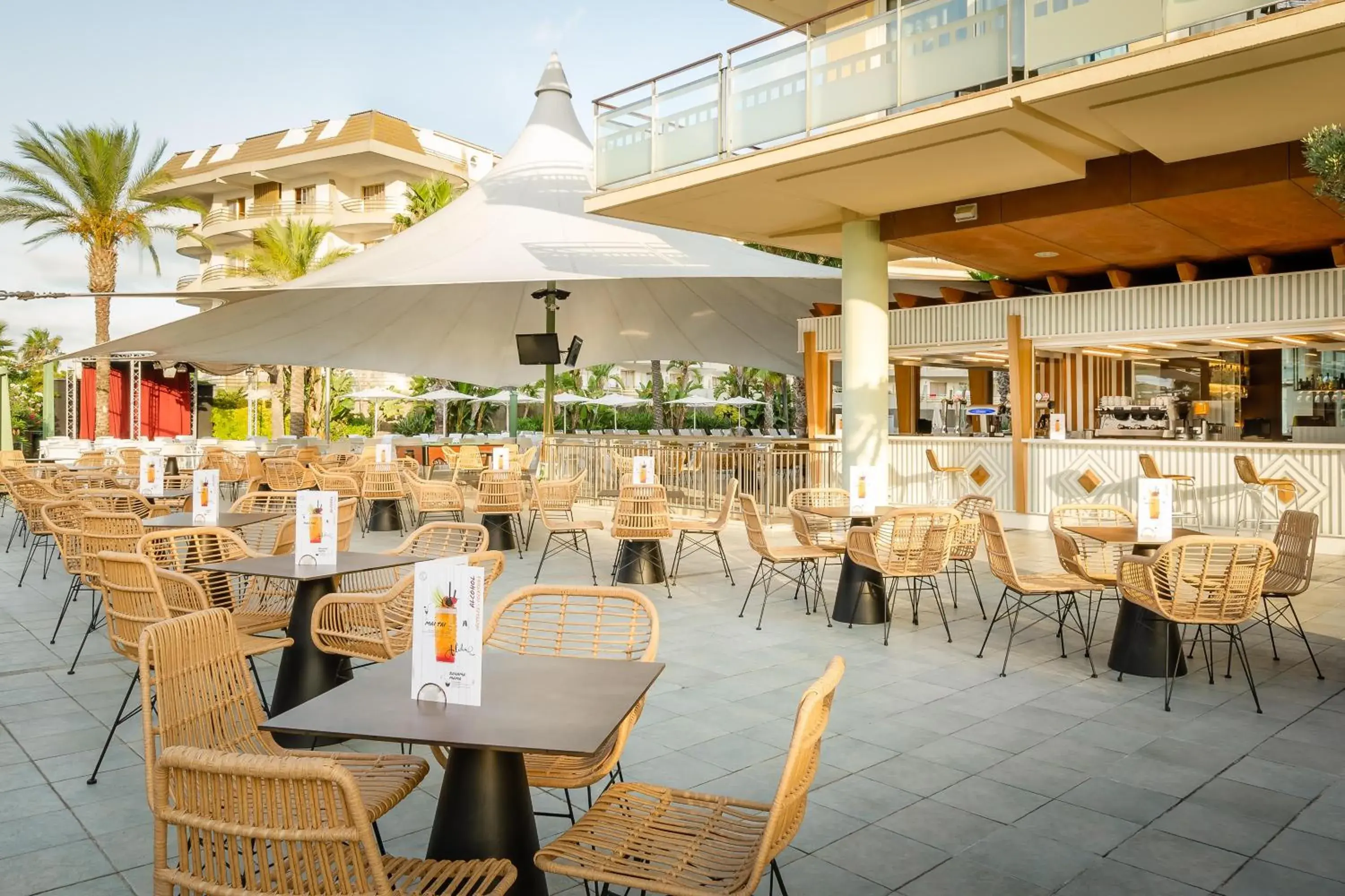 Lounge or bar in ALEGRIA Caprici Verd 4 Sup Lounge or bar in ALEGRIA Caprici Verd 4 Sup