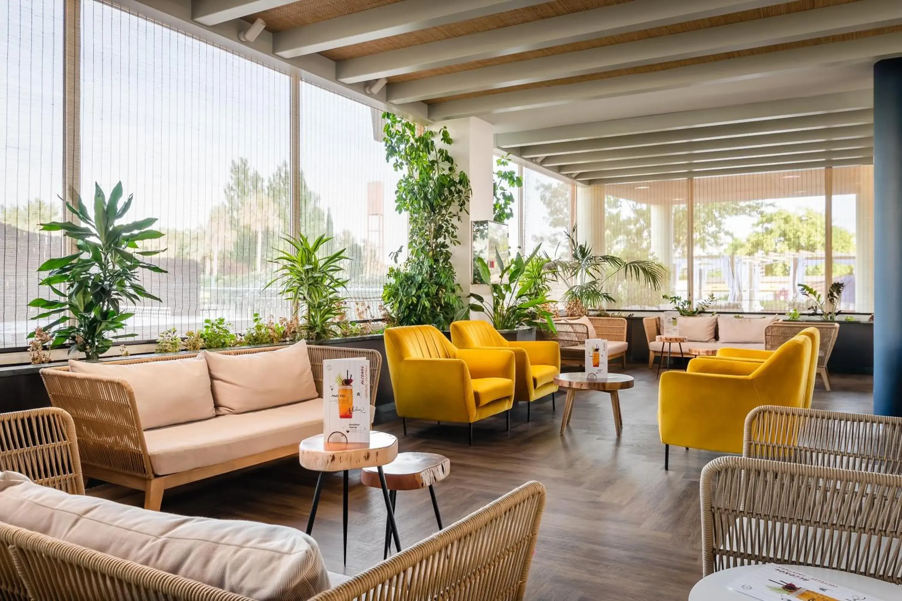 Lounge or bar in ALEGRIA Caprici Verd 4 Sup Lounge or bar in ALEGRIA Caprici Verd 4 Sup