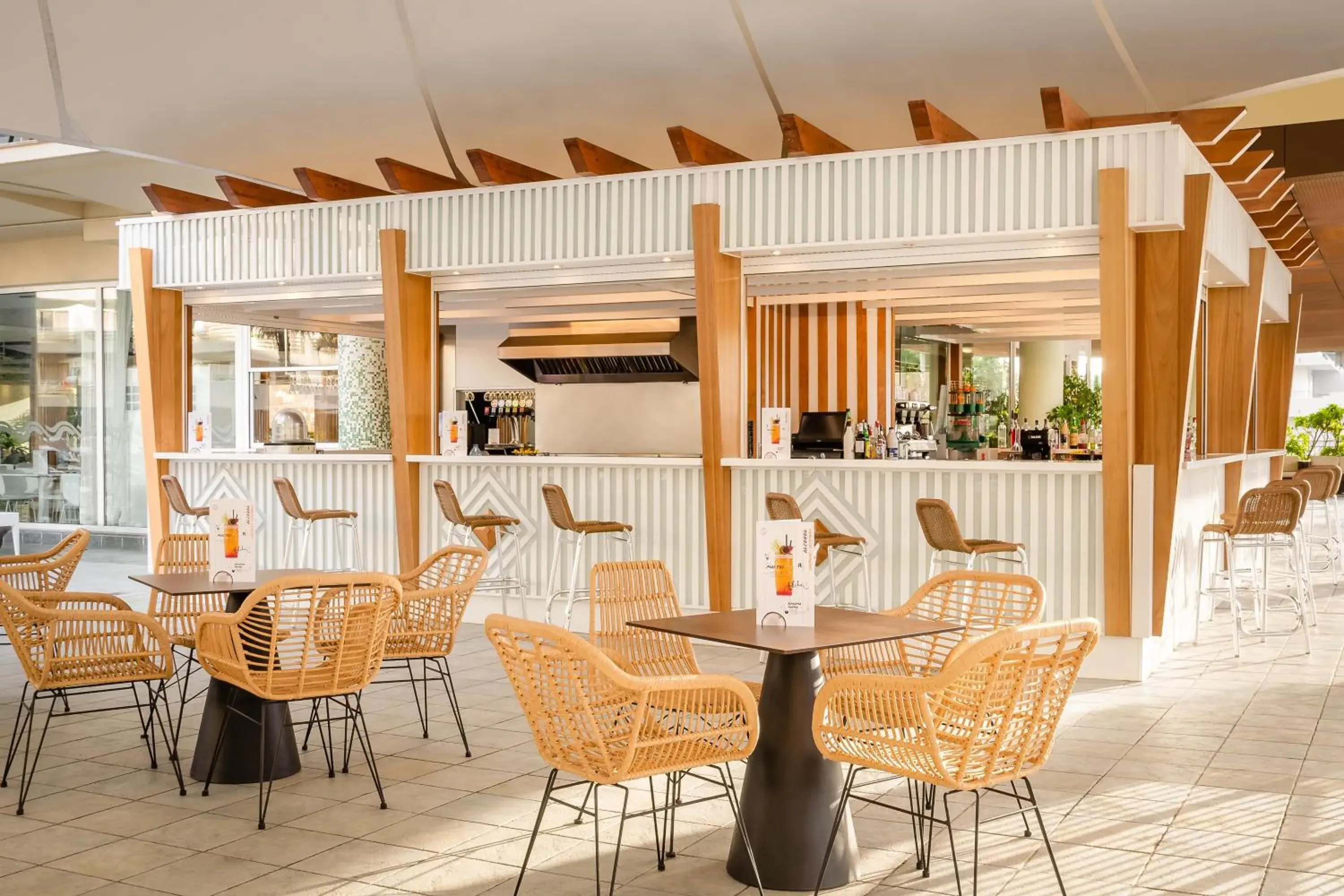 Lounge or bar in ALEGRIA Caprici Verd 4 Sup Lounge or bar in ALEGRIA Caprici Verd 4 Sup