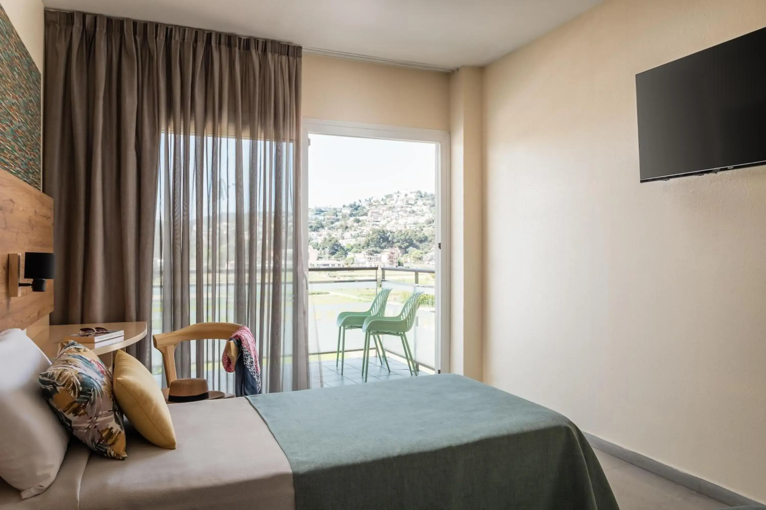 Photo of the whole room, Bed in ALEGRIA Caprici Verd 4 Sup Photo of the whole room, Bed in ALEGRIA Caprici Verd 4 Sup