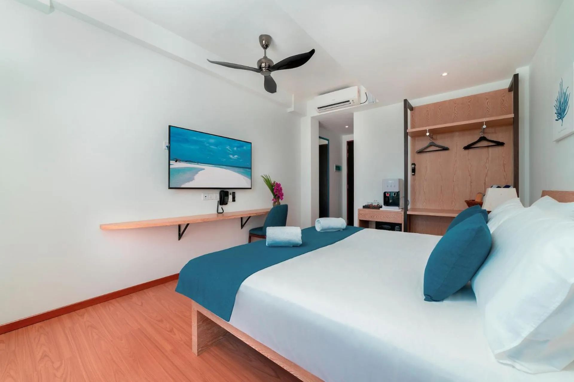 Bed in Ranthari Hotel and Spa Ukulhas Maldives
