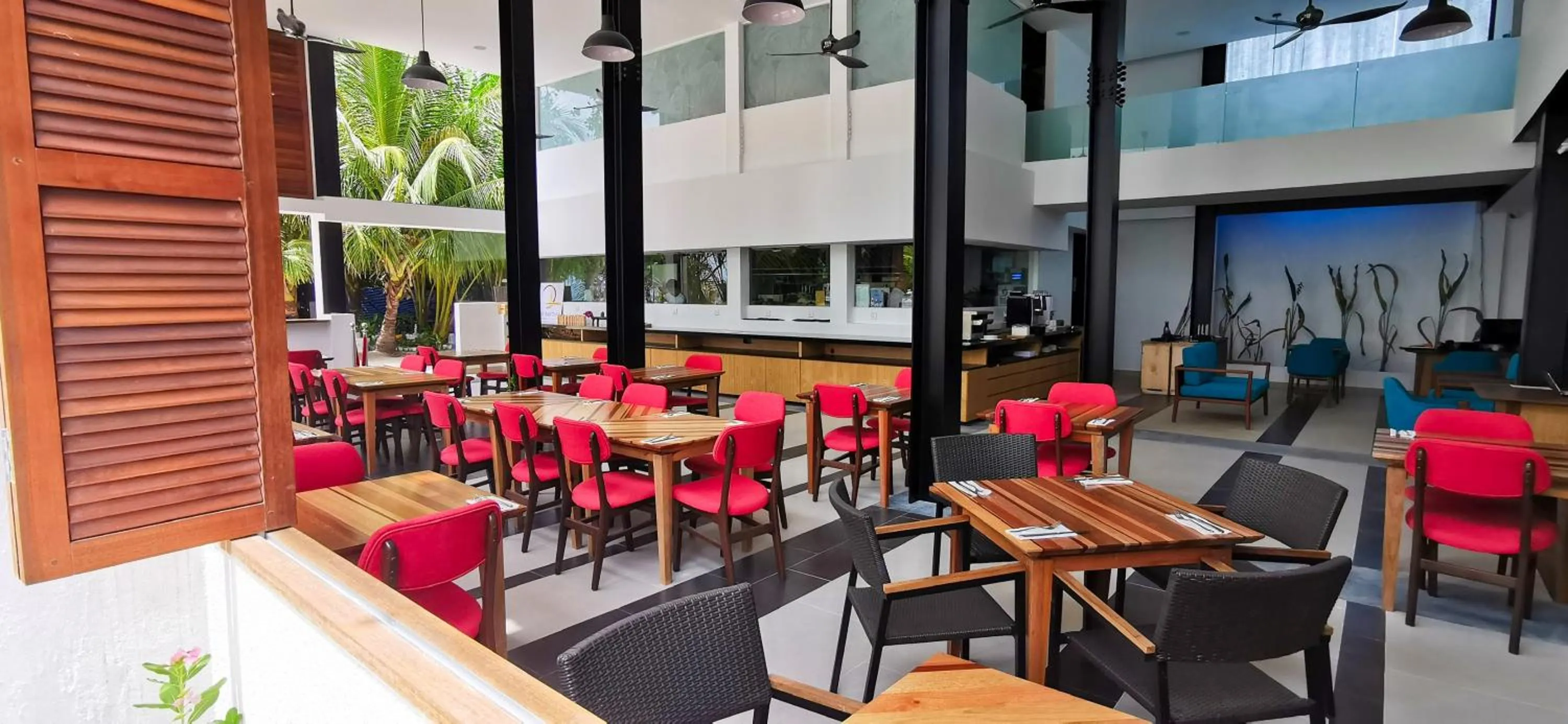 Restaurant/places to eat in Ranthari Hotel and Spa Ukulhas Maldives