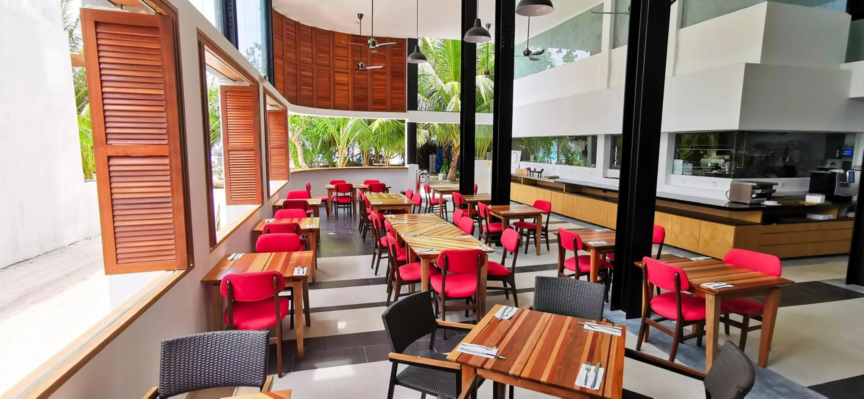 Restaurant/places to eat in Ranthari Hotel and Spa Ukulhas Maldives