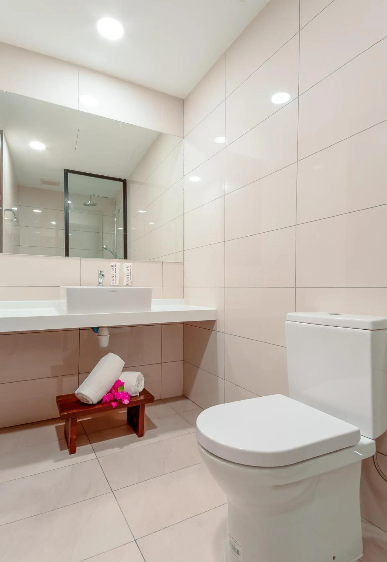 Toilet in Ranthari Hotel and Spa Ukulhas Maldives