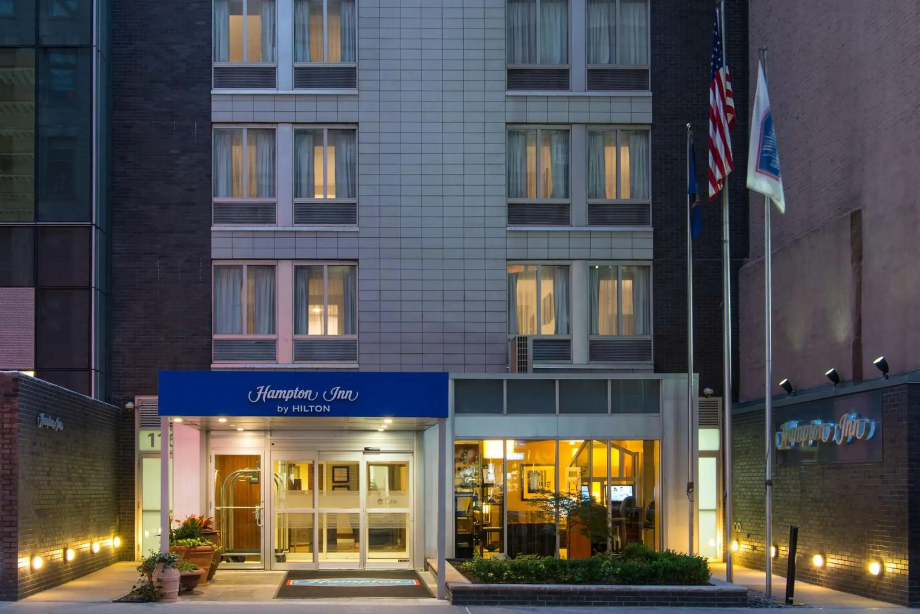Property building in Hampton Inn Madison Square Garden Property building in Hampton Inn Madison Square Garden