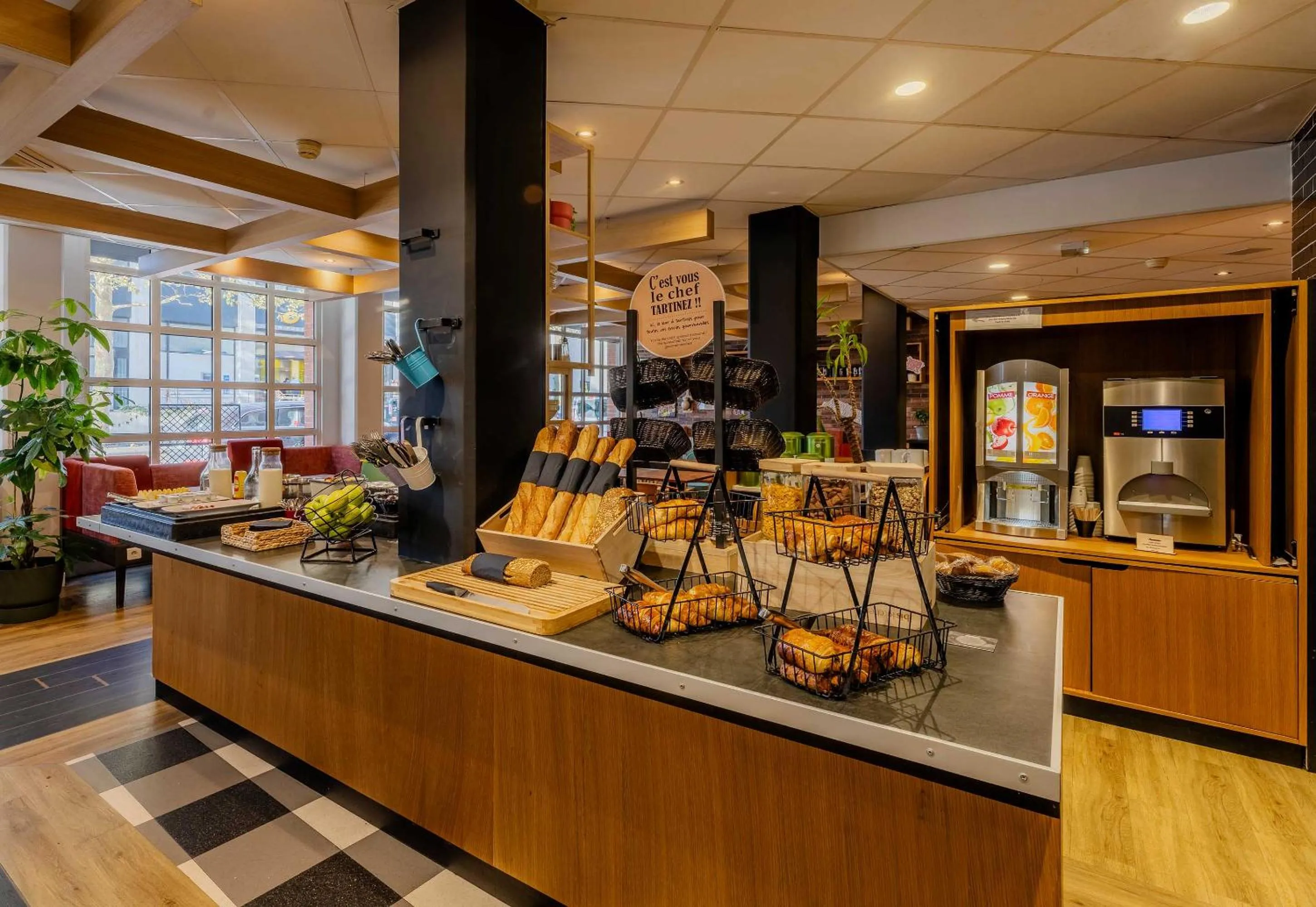 Buffet breakfast in B&B HOTEL Lille Roubaix Centre Grand-Place