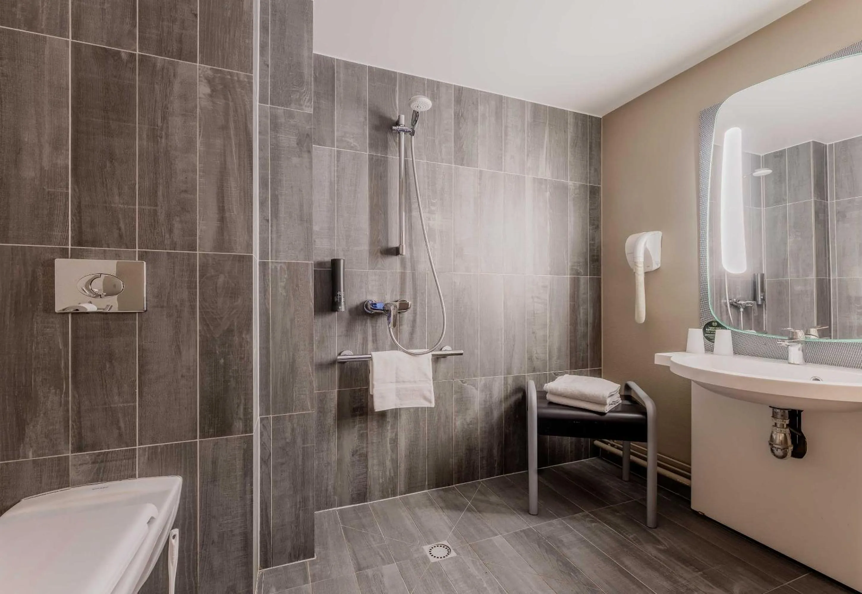 Bathroom in B&B HOTEL Lille Roubaix Centre Grand-Place