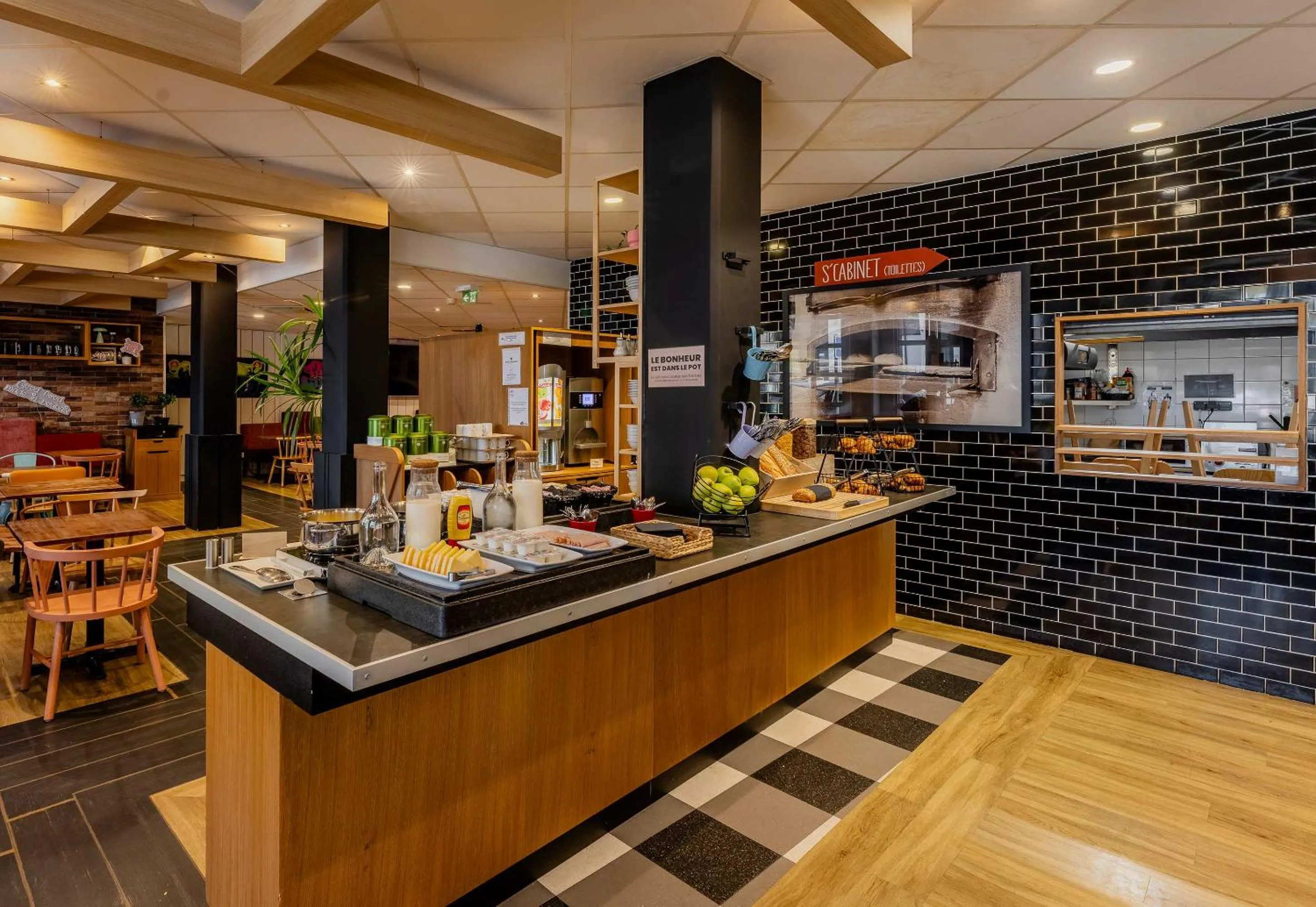 Breakfast in B&B HOTEL Lille Roubaix Centre Grand-Place